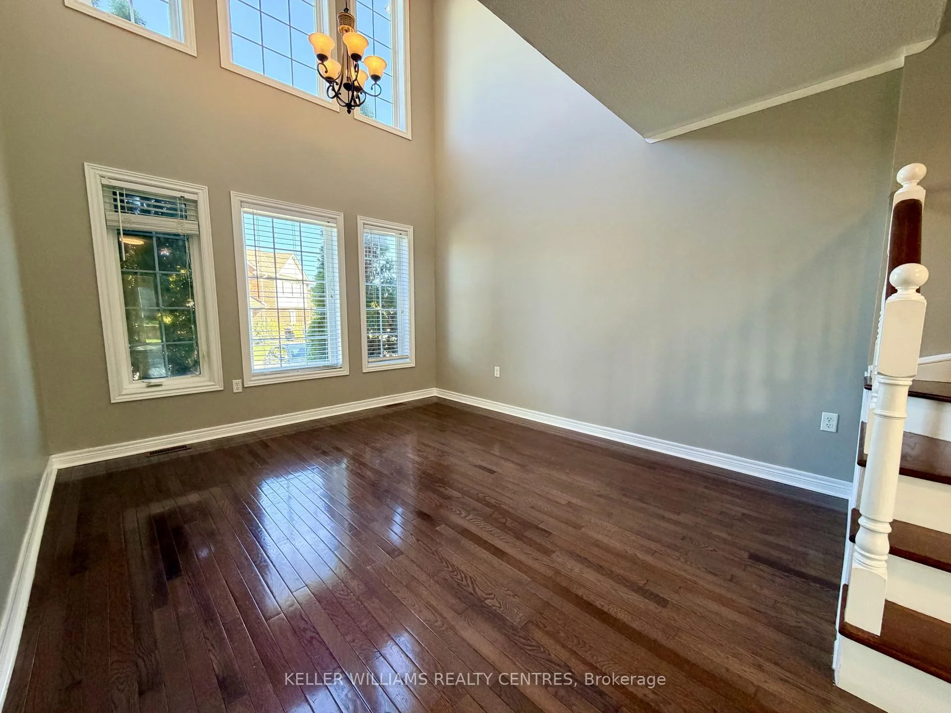 Photo 6 of 111 Bentley Crescent, Barrie, 400 West — HOMEH