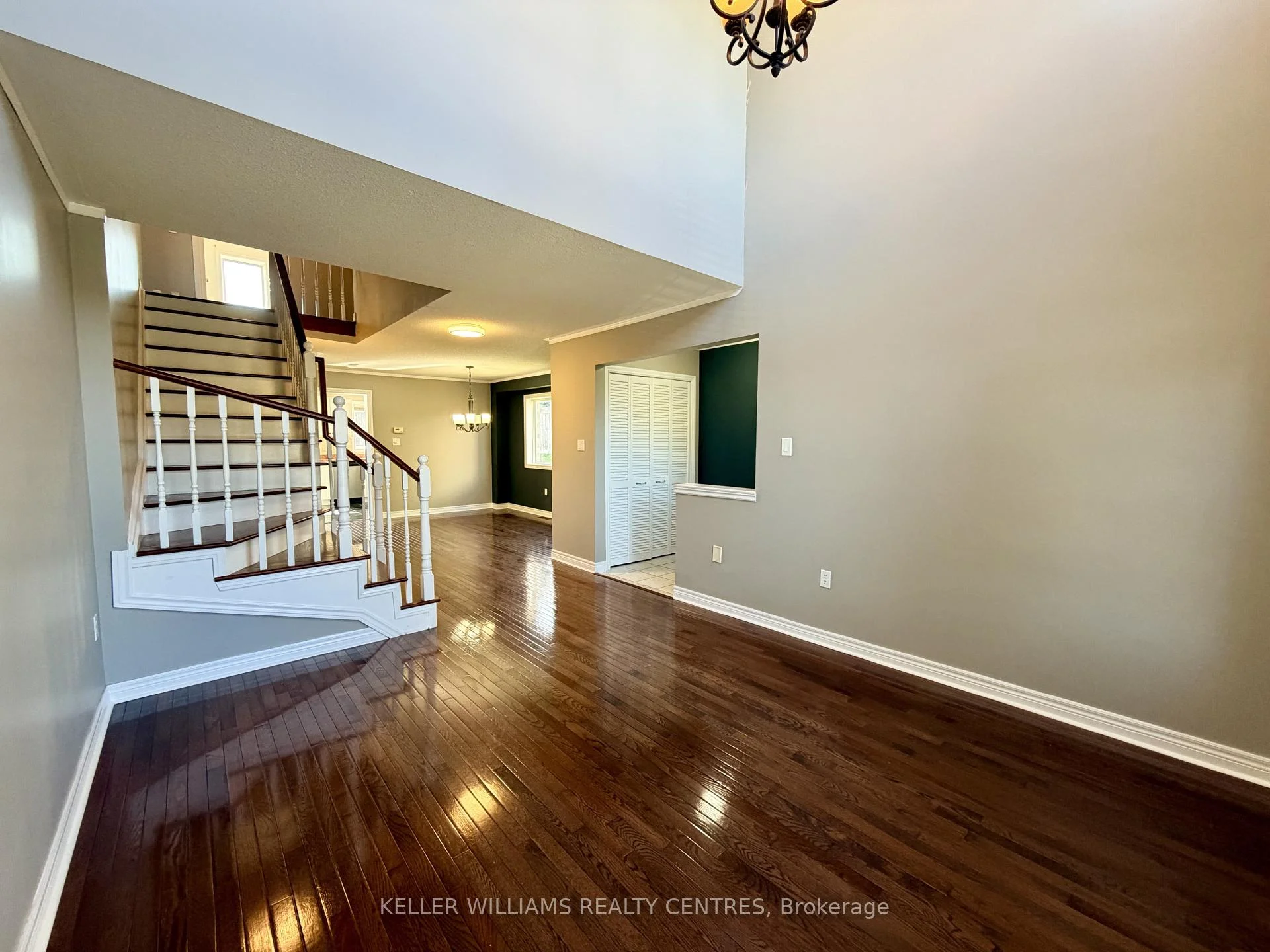 Photo 7 of 111 Bentley Crescent, Barrie, 400 West — HOMEH