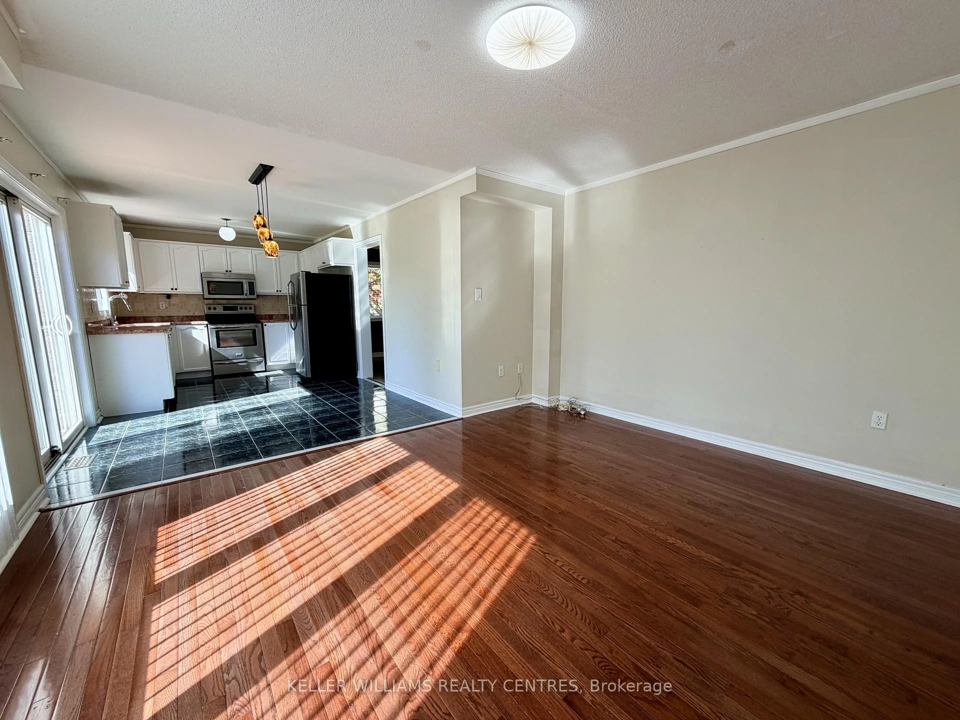 Photo 13 of 111 Bentley Crescent, Barrie, 400 West — HOMEH