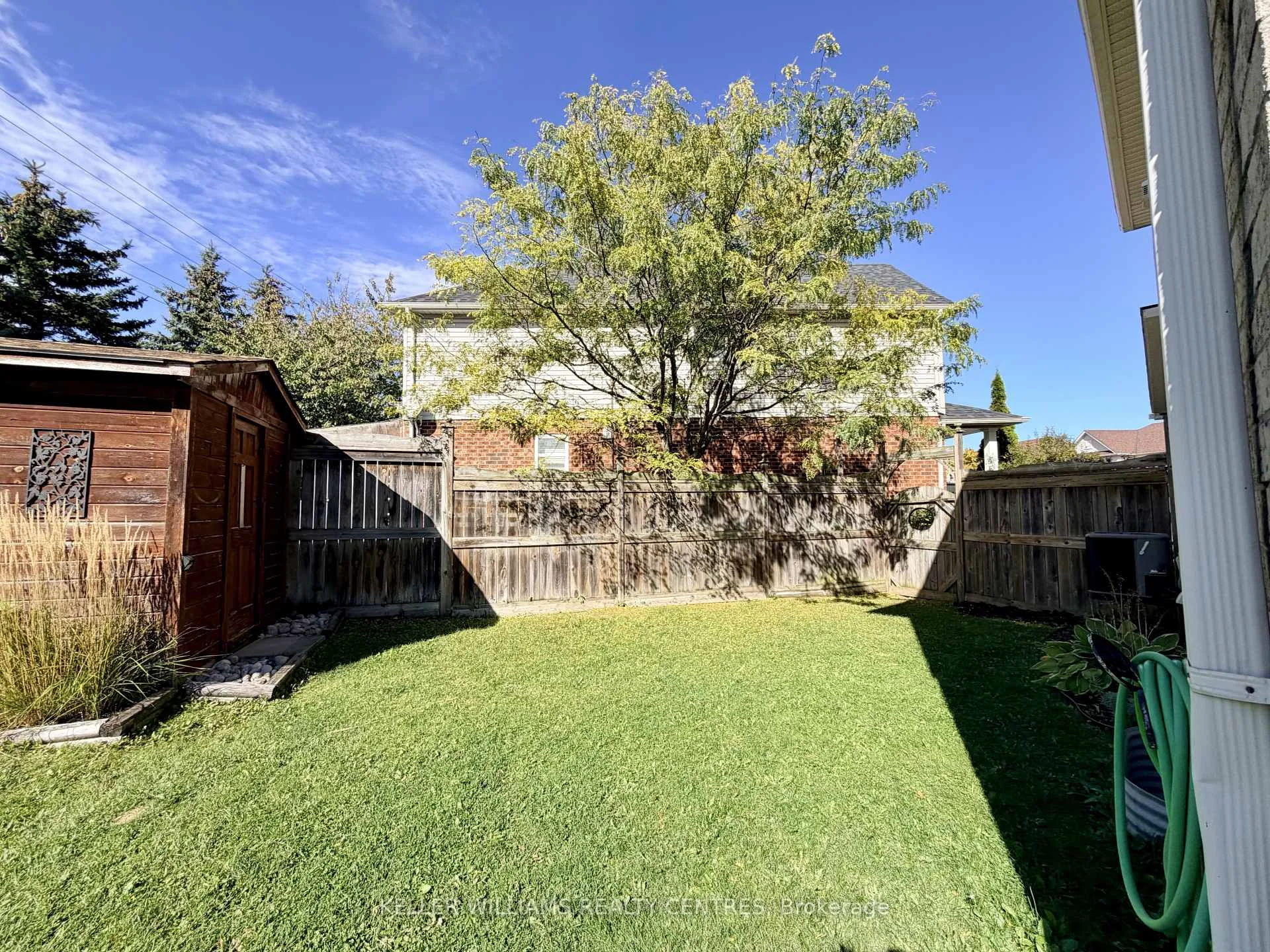 Photo 16 of 111 Bentley Crescent, Barrie, 400 West — HOMEH