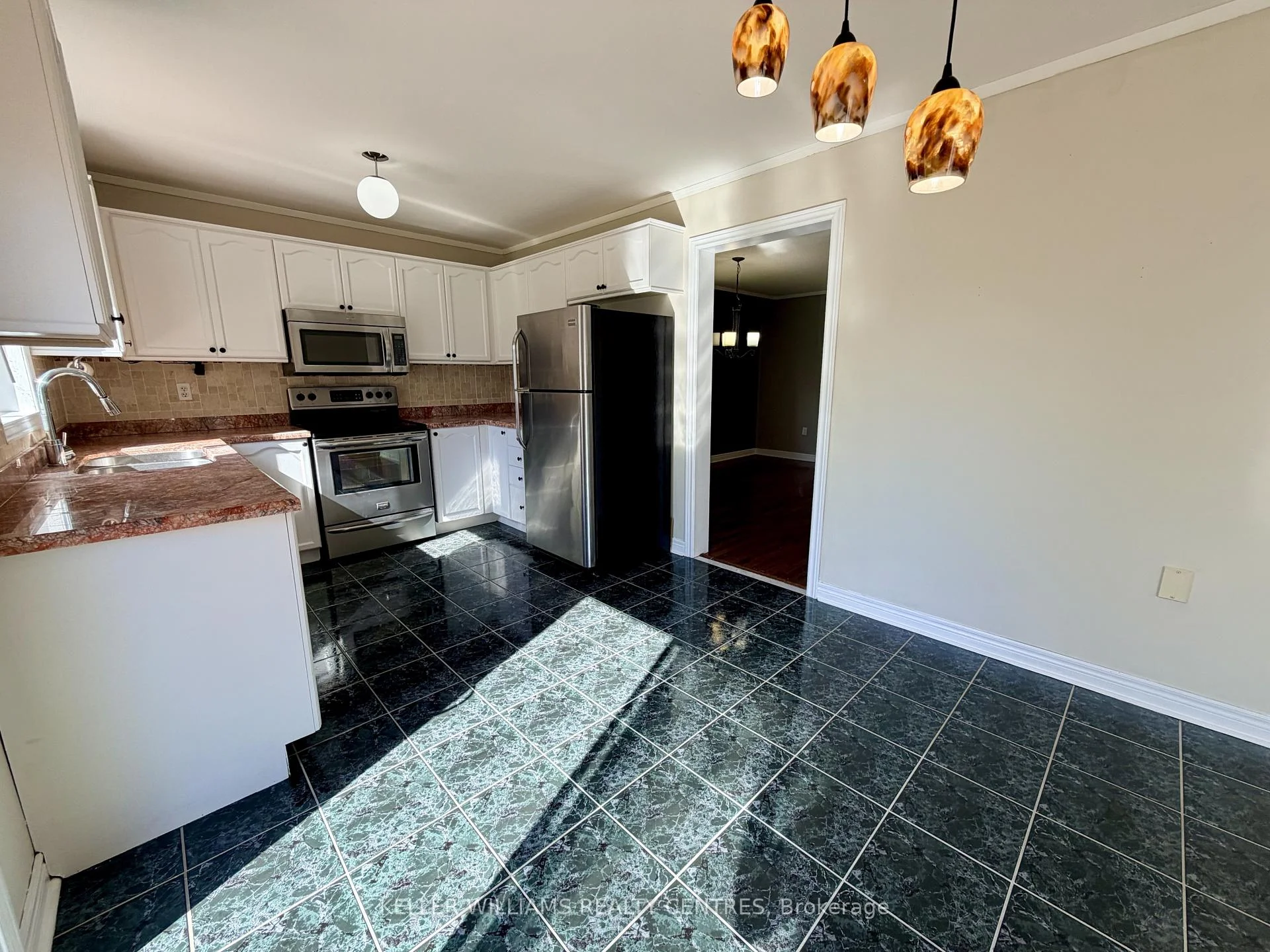 Photo 17 of 111 Bentley Crescent, Barrie, 400 West — HOMEH