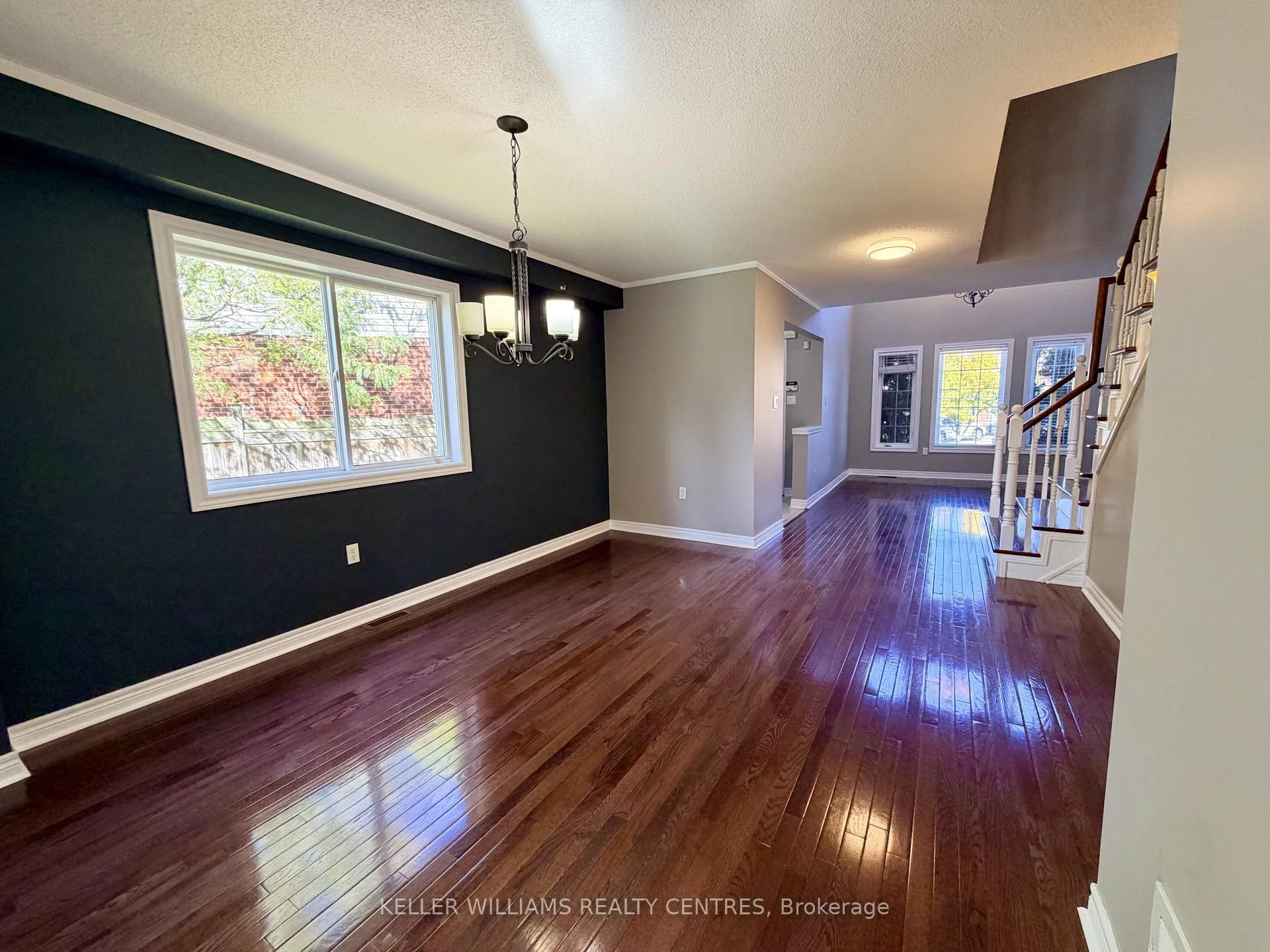 Photo 18 of 111 Bentley Crescent, Barrie, 400 West — HOMEH