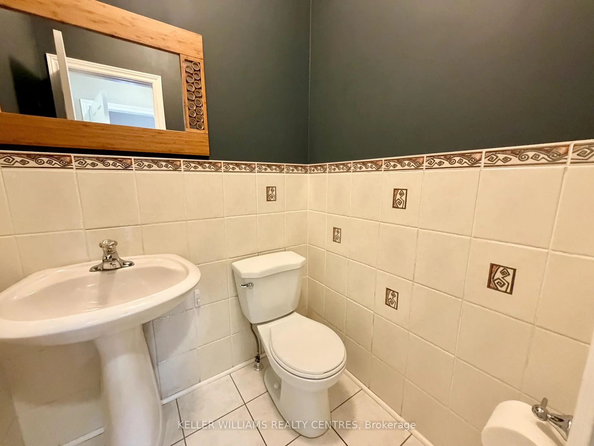 Photo 19 of 111 Bentley Crescent, Barrie, 400 West — HOMEH
