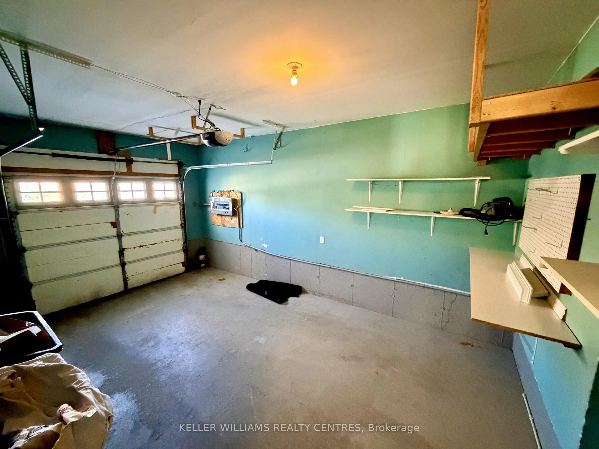 Photo 20 of 111 Bentley Crescent, Barrie, 400 West — HOMEH