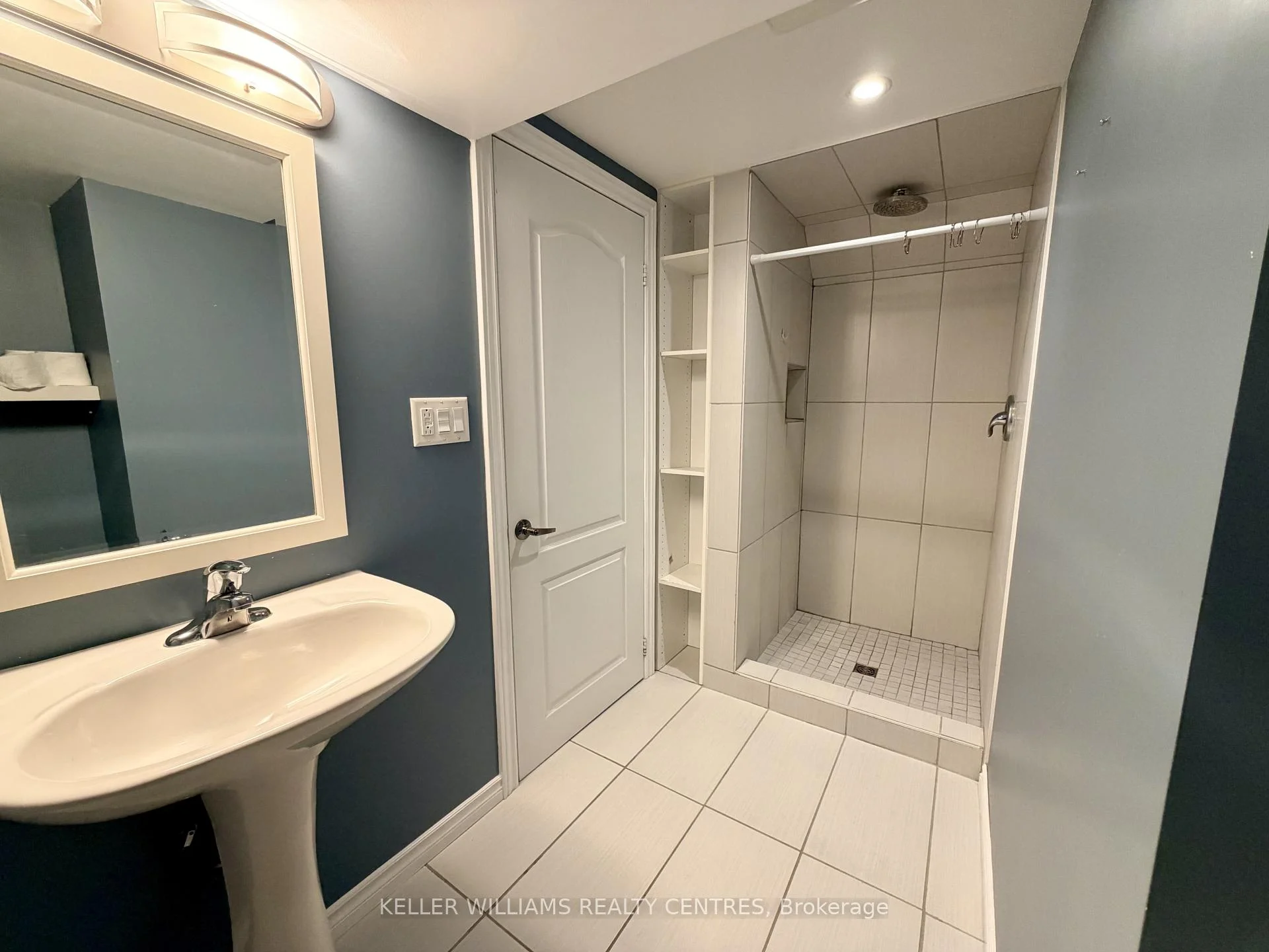 Photo 29 of 111 Bentley Crescent, Barrie, 400 West — HOMEH