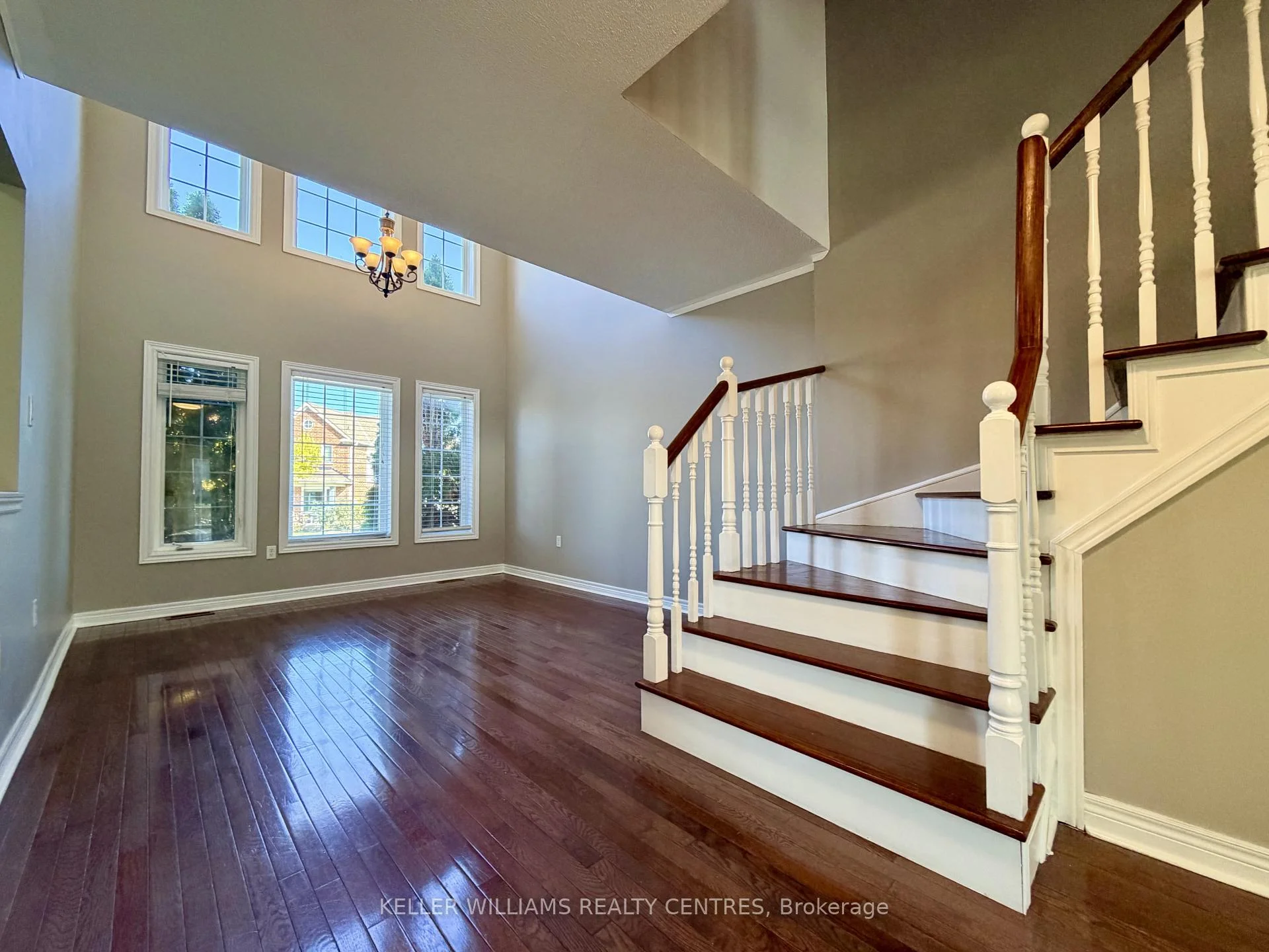 Photo 31 of 111 Bentley Crescent, Barrie, 400 West — HOMEH