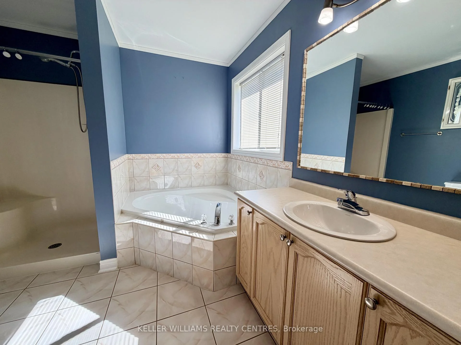 Photo 37 of 111 Bentley Crescent, Barrie, 400 West — HOMEH