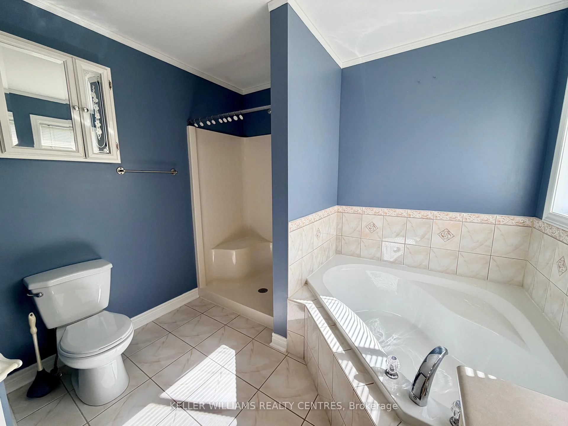 Photo 38 of 111 Bentley Crescent, Barrie, 400 West — HOMEH