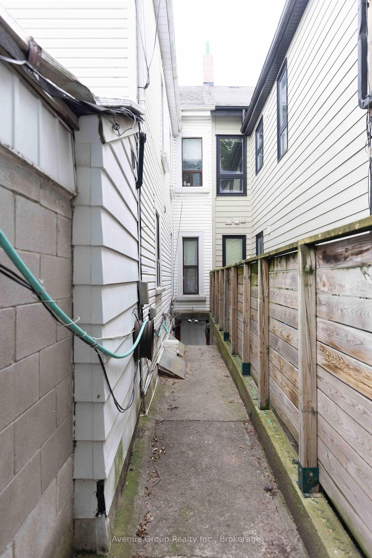 Photo 3 of Unit BSMT, 210 Shaw Street, Toronto, Trinity-Bellwoods — HOMEH