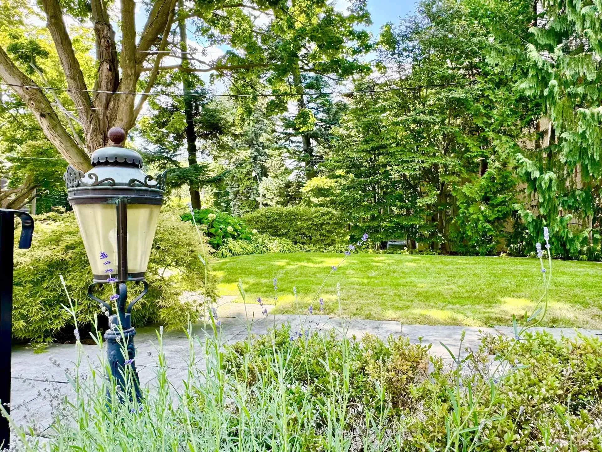 Photo 2 of 186 Rosedale Heights Drive, Toronto, Rosedale-Moore Park — HOMEH
