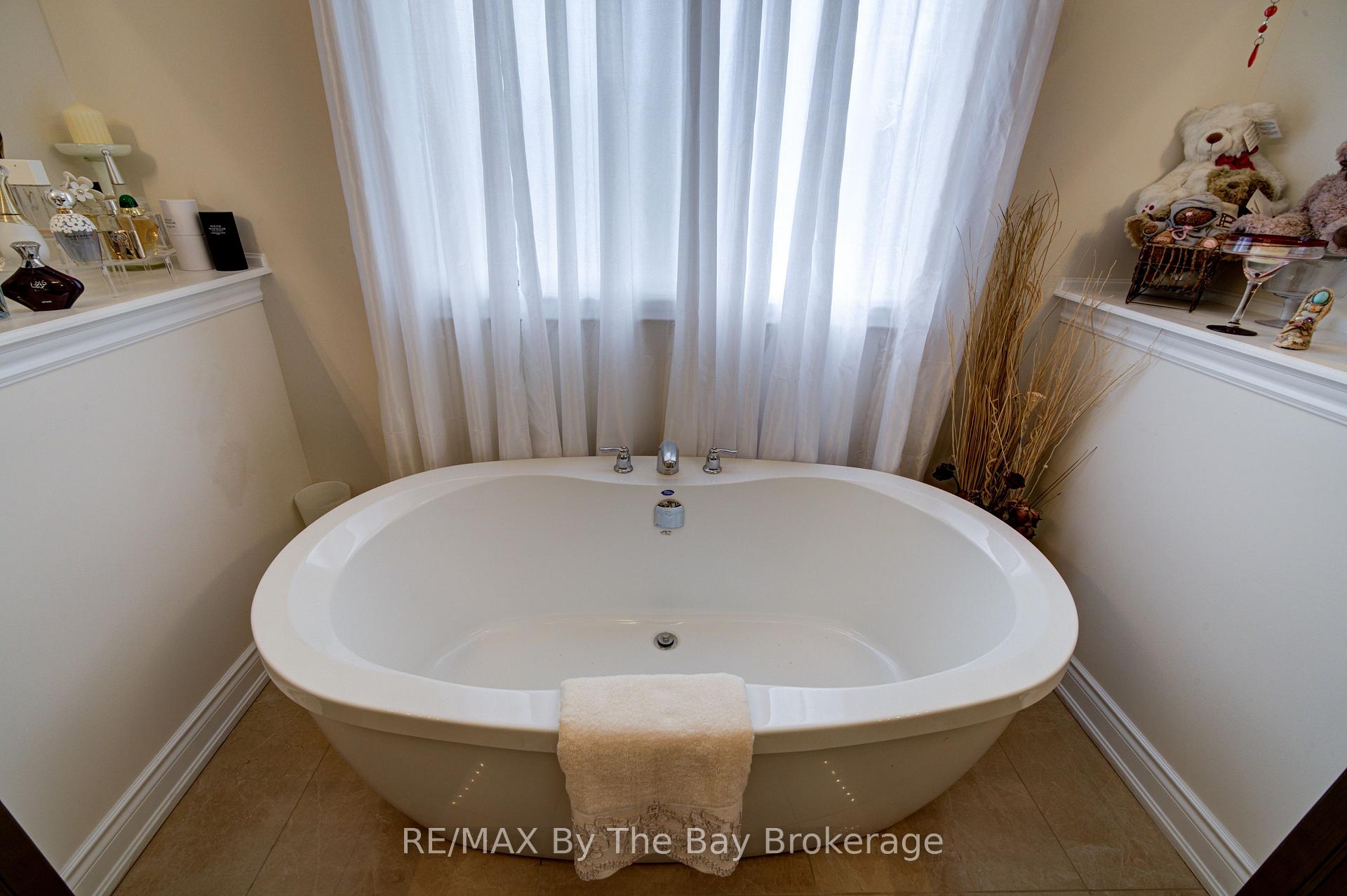 Photo 26 of 120 Allegra Drive, Wasaga Beach — HOMEH