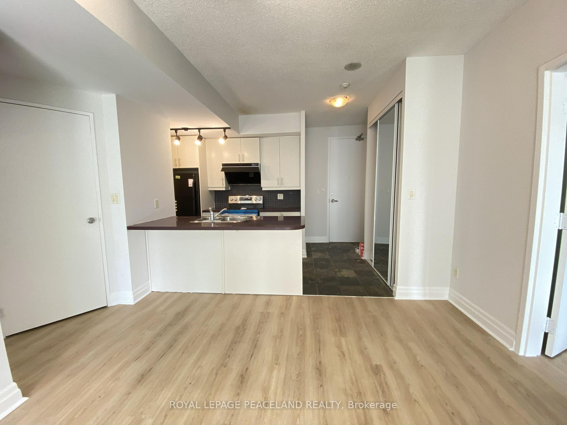 Photo 3 of Unit 703, 70 Alexander Street, Toronto, Church-Yonge Corridor — HOMEH