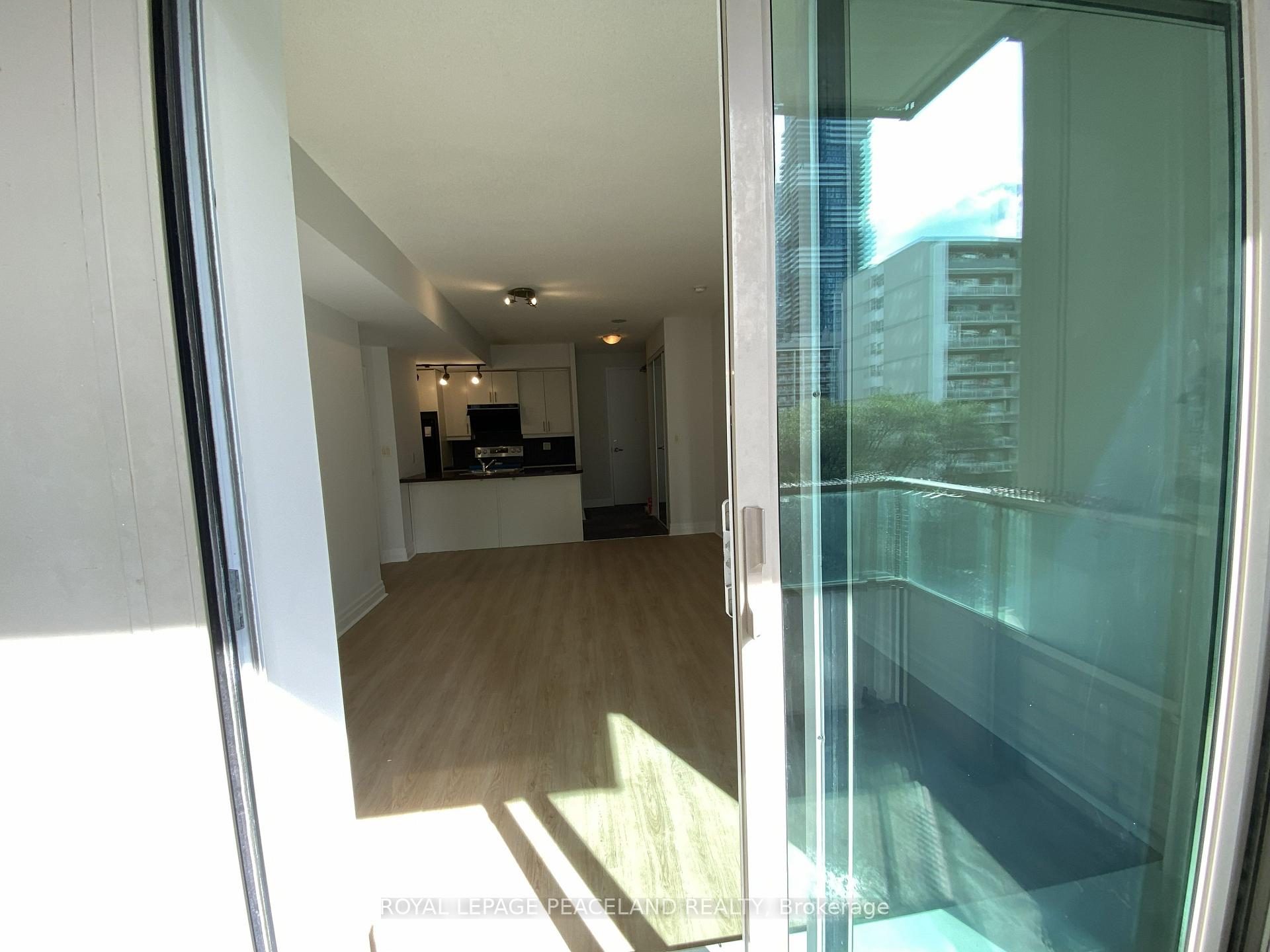 Photo 6 of Unit 703, 70 Alexander Street, Toronto, Church-Yonge Corridor — HOMEH