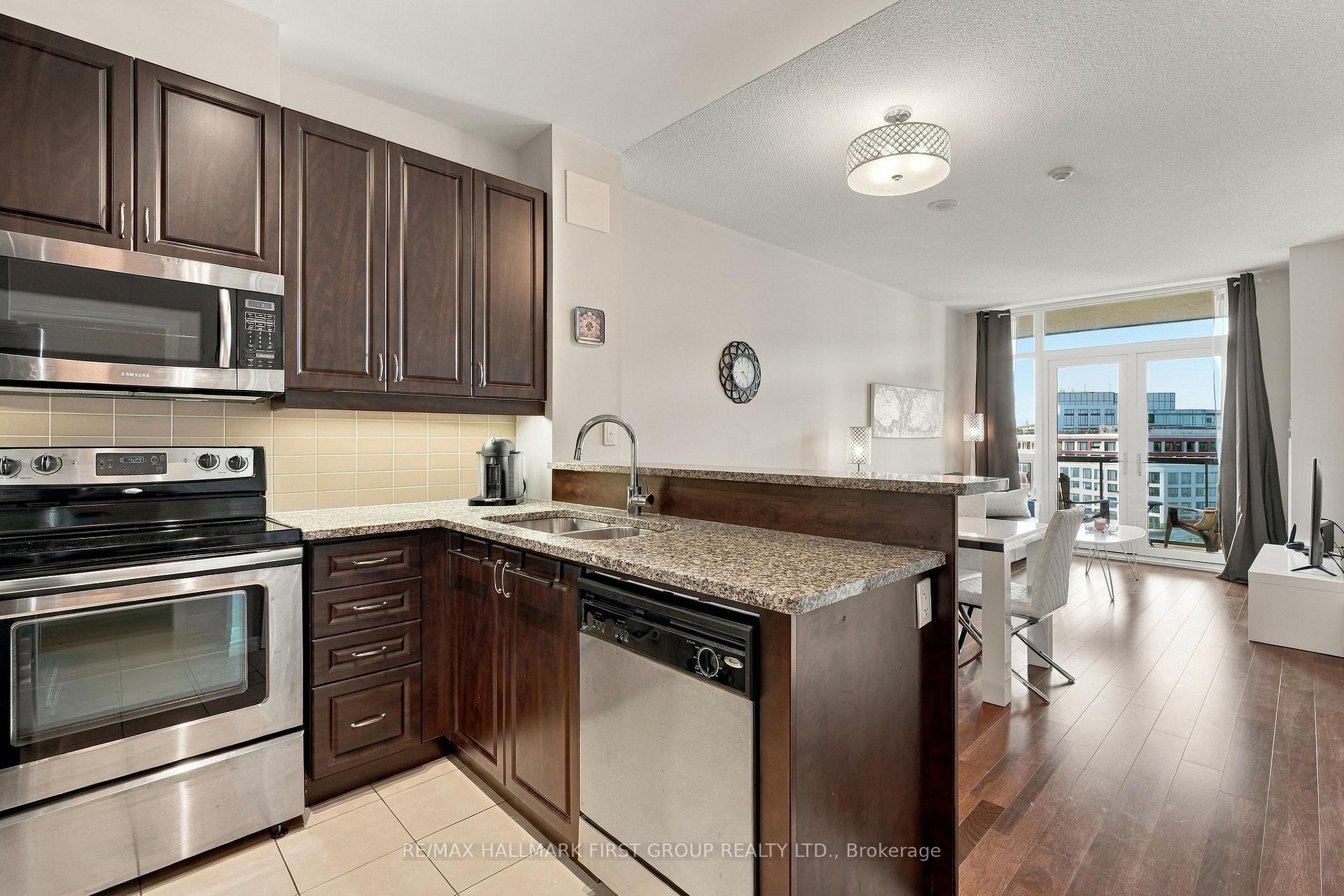 Photo 4 of 1135 Royal York Road, Etobicoke, Edenbridge-Humber Valley — HOMEH