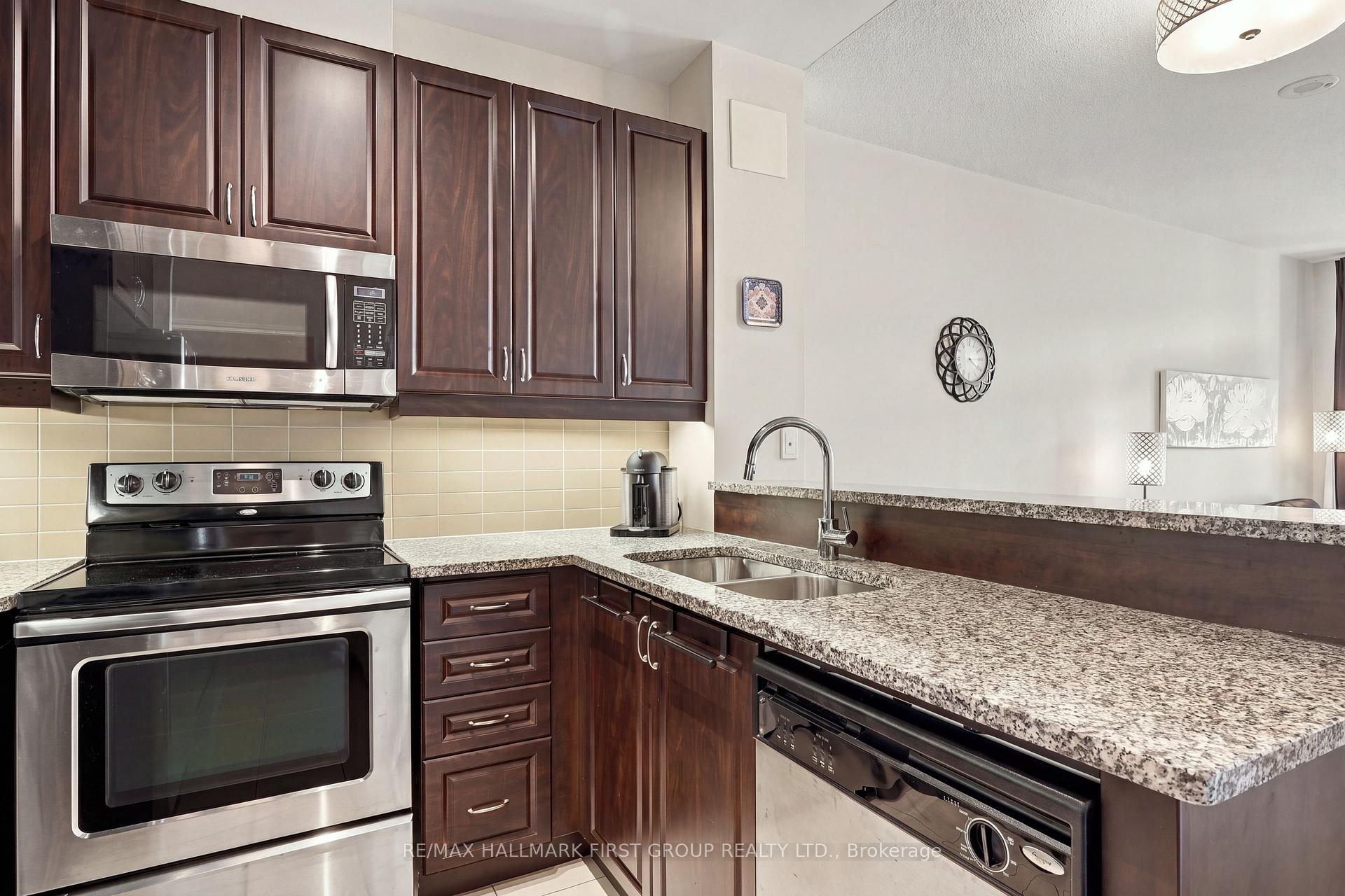 Photo 15 of 1135 Royal York Road, Etobicoke, Edenbridge-Humber Valley — HOMEH