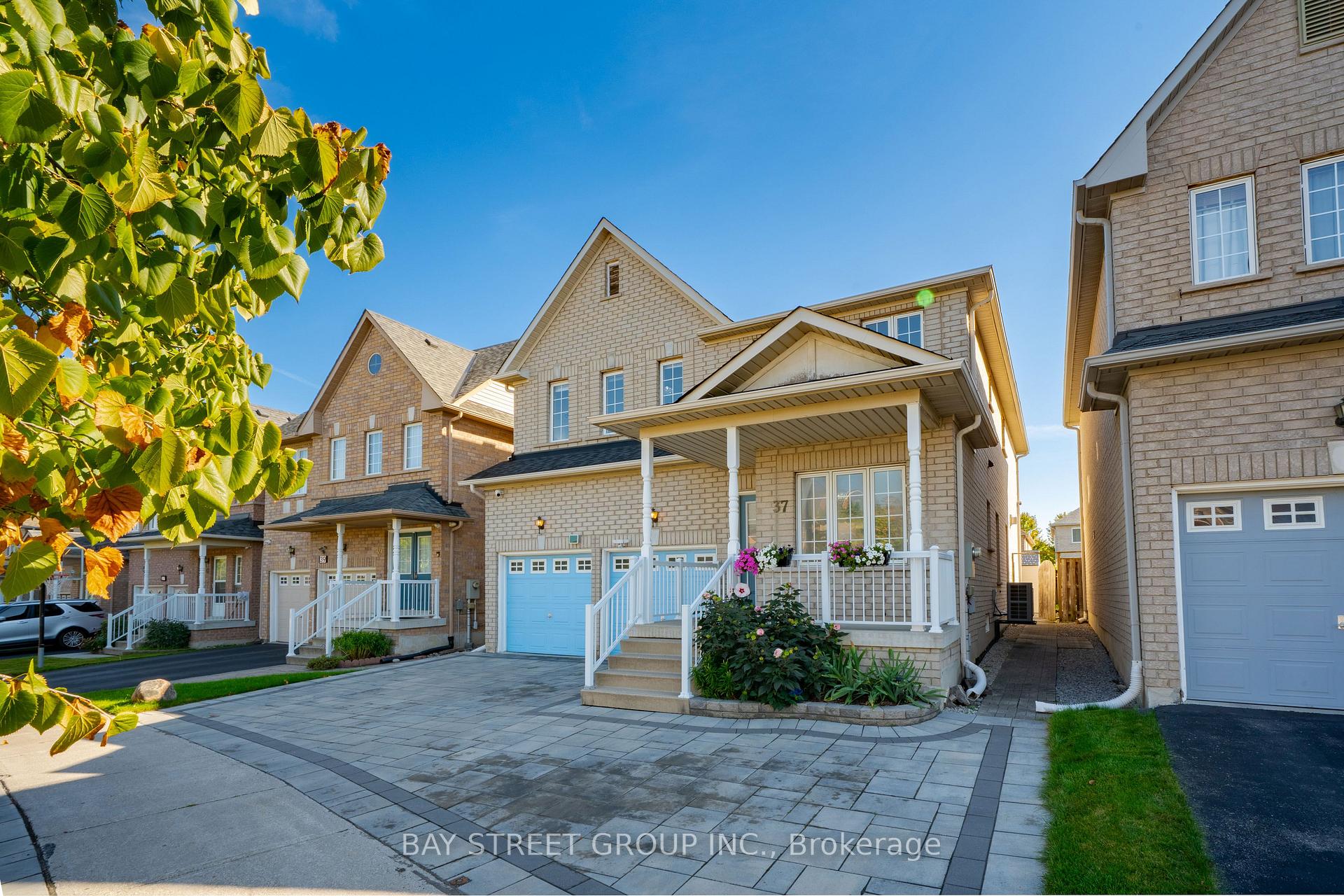 Photo 2 of 37 Rembrandt Drive, Markham, Village Green-South Unionville — HOMEH