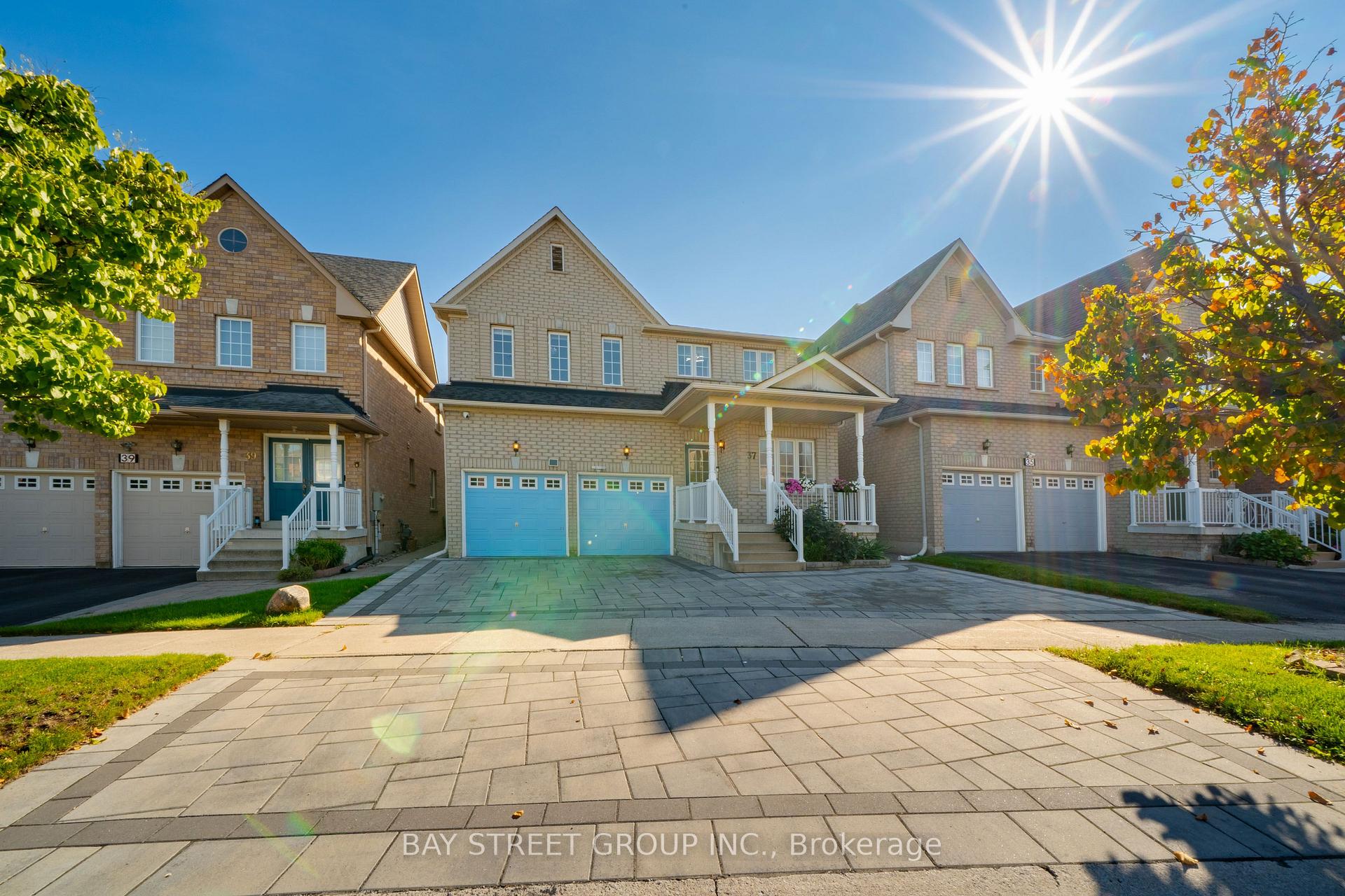Photo 3 of 37 Rembrandt Drive, Markham, Village Green-South Unionville — HOMEH