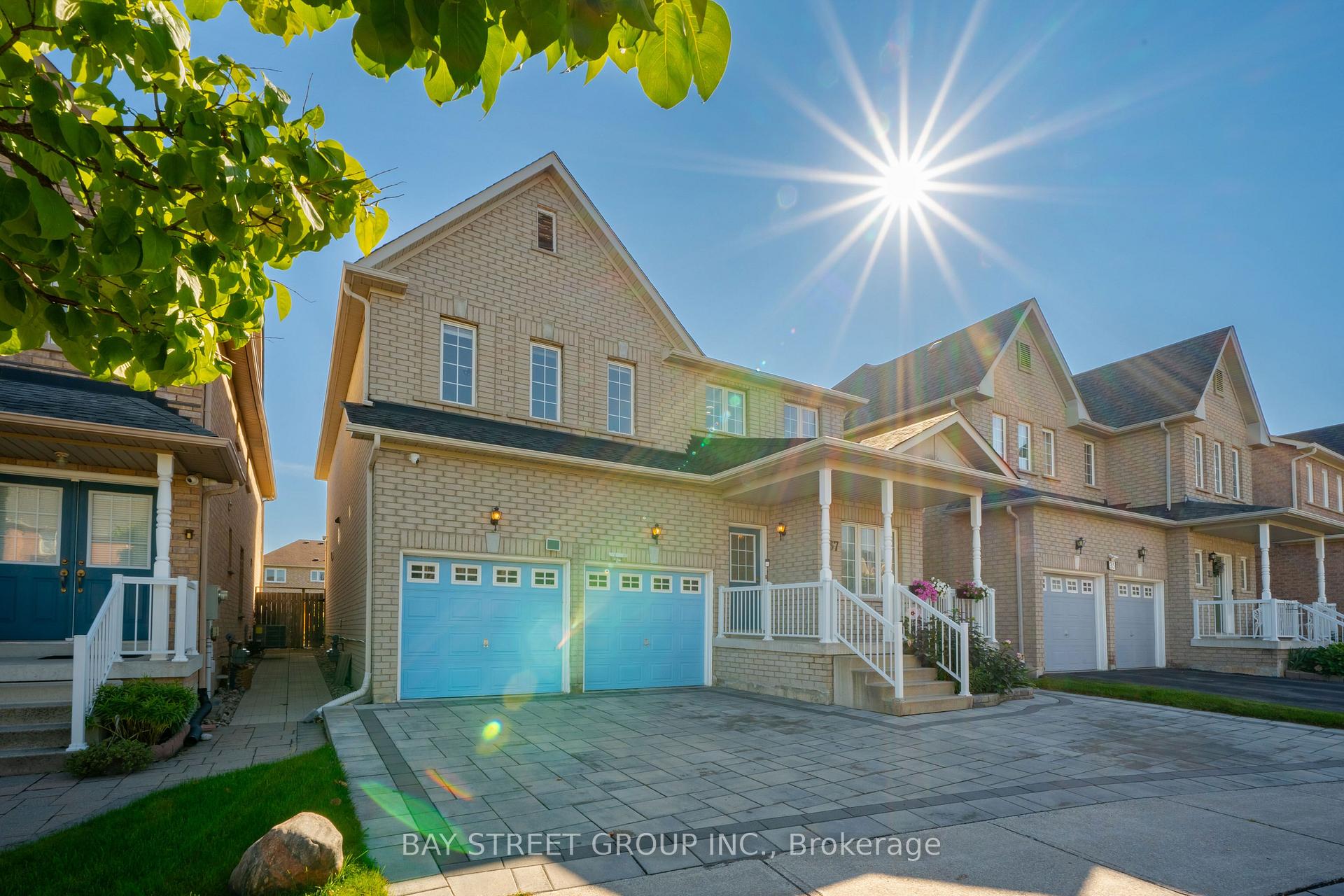 Photo 4 of 37 Rembrandt Drive, Markham, Village Green-South Unionville — HOMEH