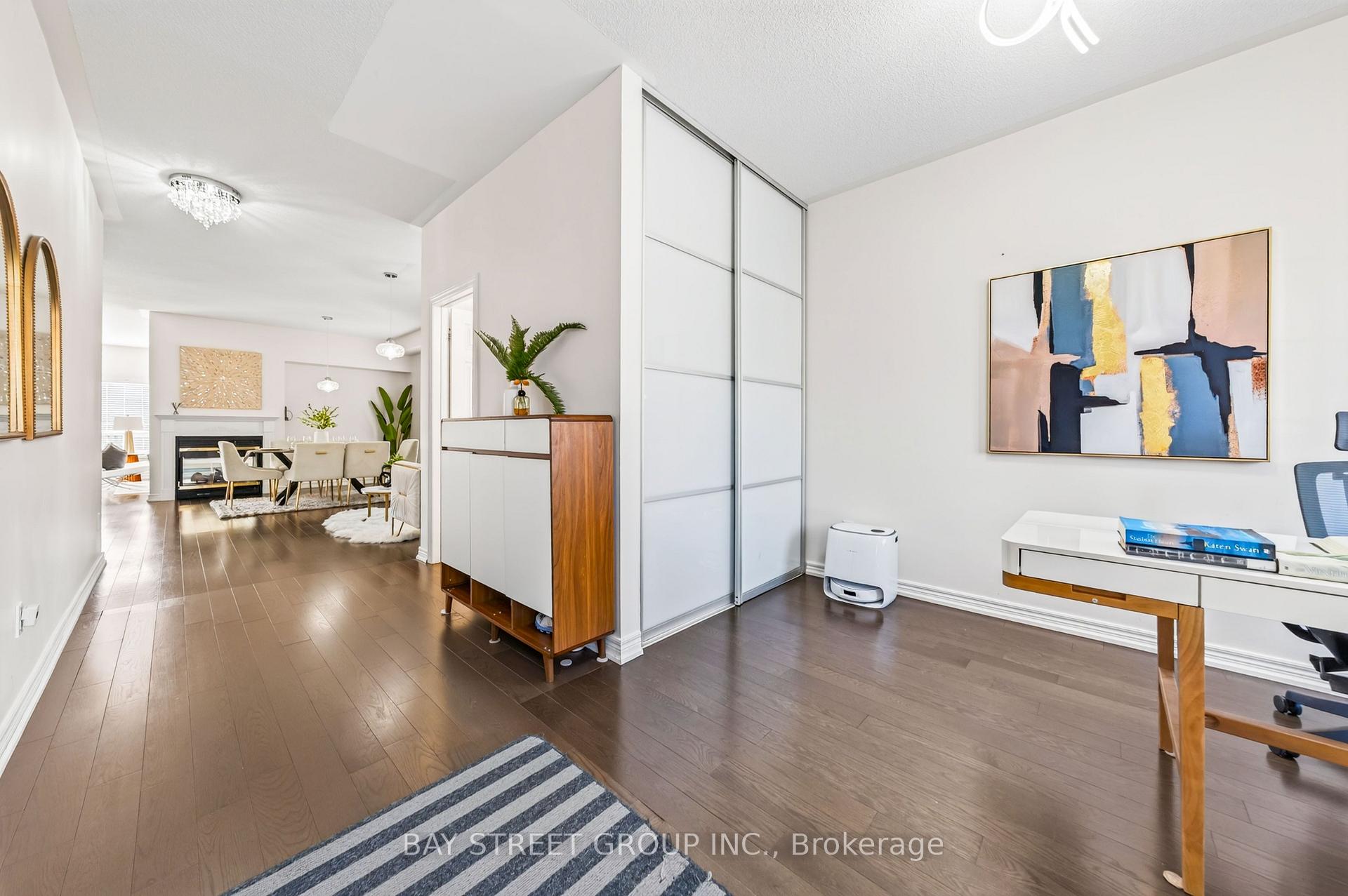 Photo 7 of 37 Rembrandt Drive, Markham, Village Green-South Unionville — HOMEH