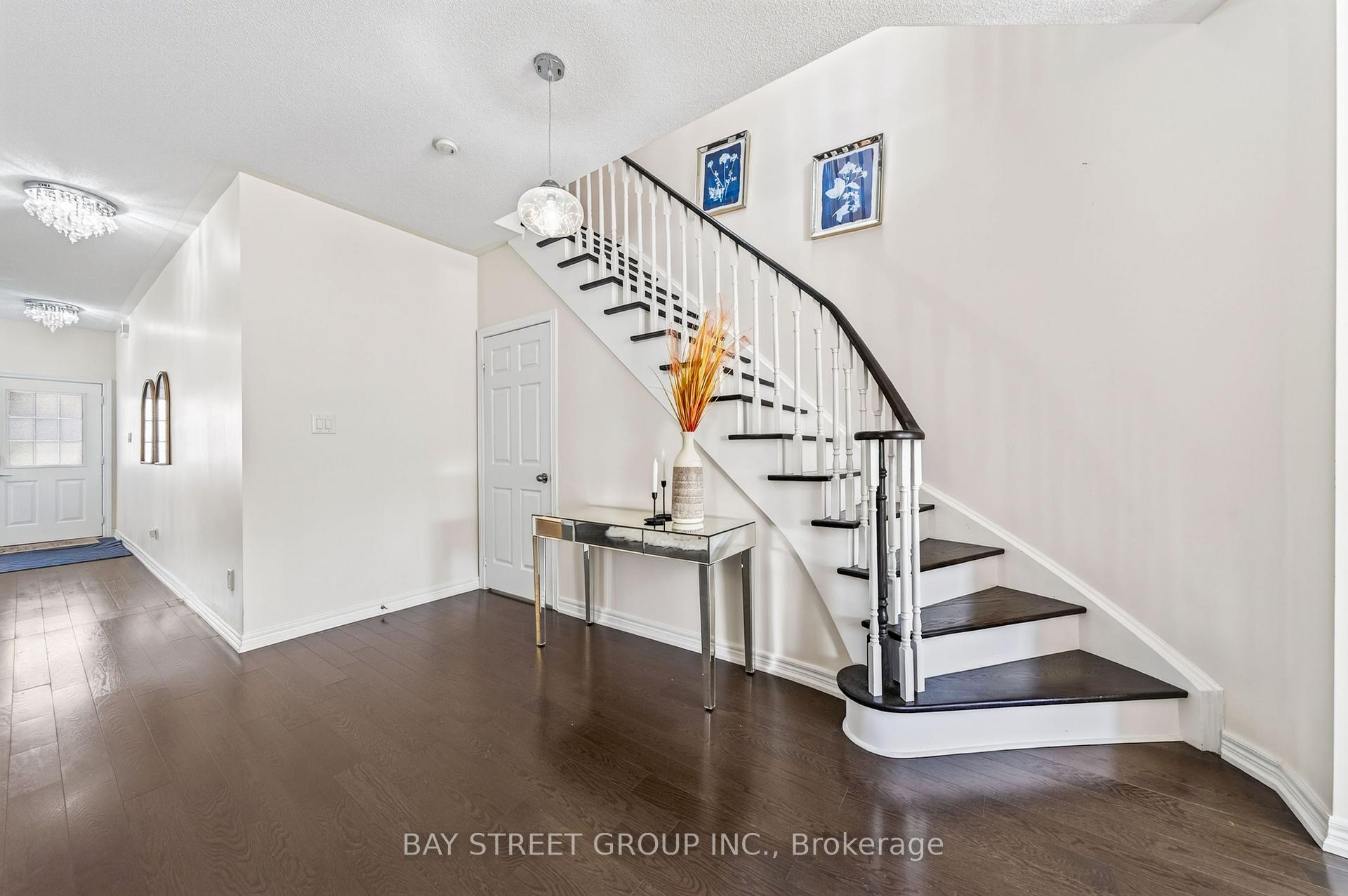 Photo 14 of 37 Rembrandt Drive, Markham, Village Green-South Unionville — HOMEH
