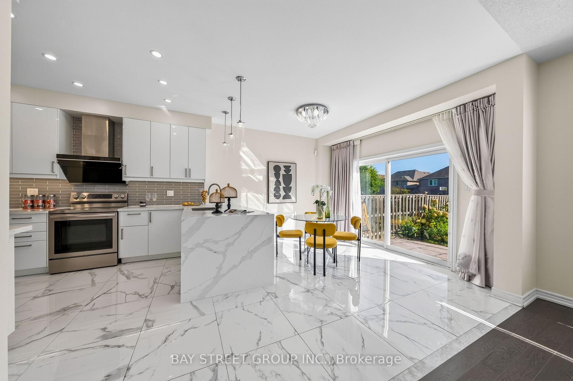 Photo 19 of 37 Rembrandt Drive, Markham, Village Green-South Unionville — HOMEH