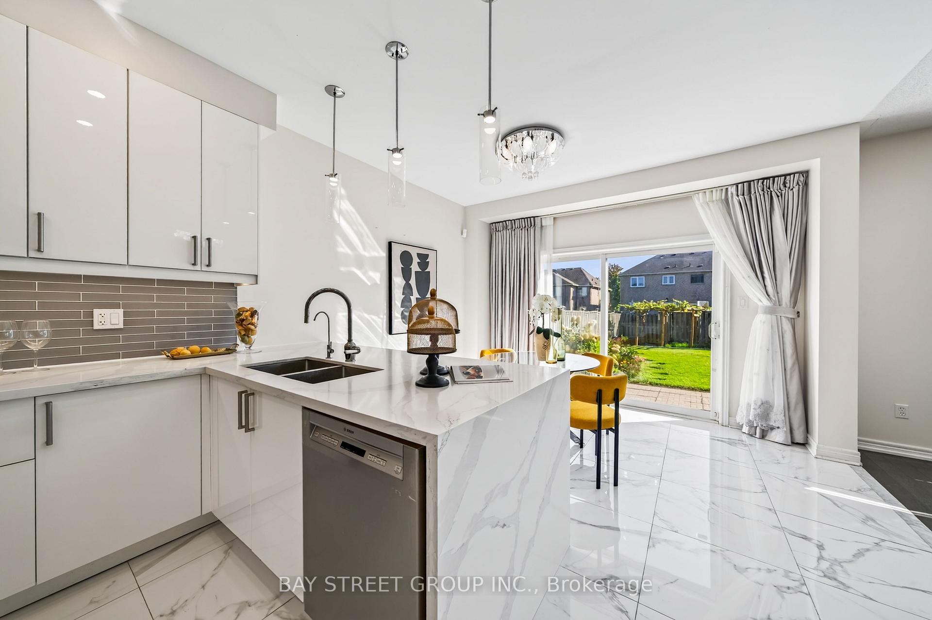 Photo 24 of 37 Rembrandt Drive, Markham, Village Green-South Unionville — HOMEH