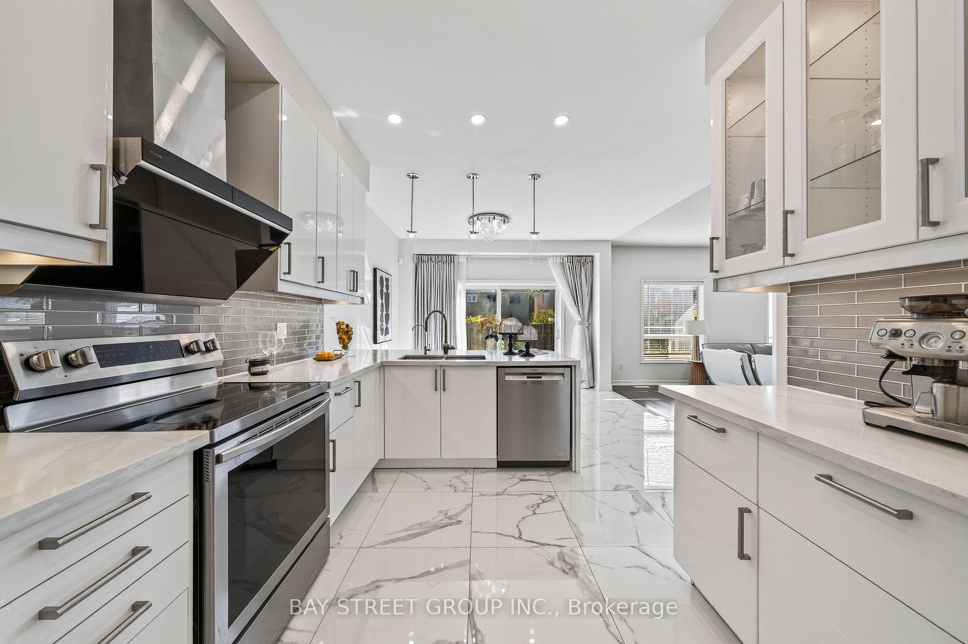 Photo 26 of 37 Rembrandt Drive, Markham, Village Green-South Unionville — HOMEH