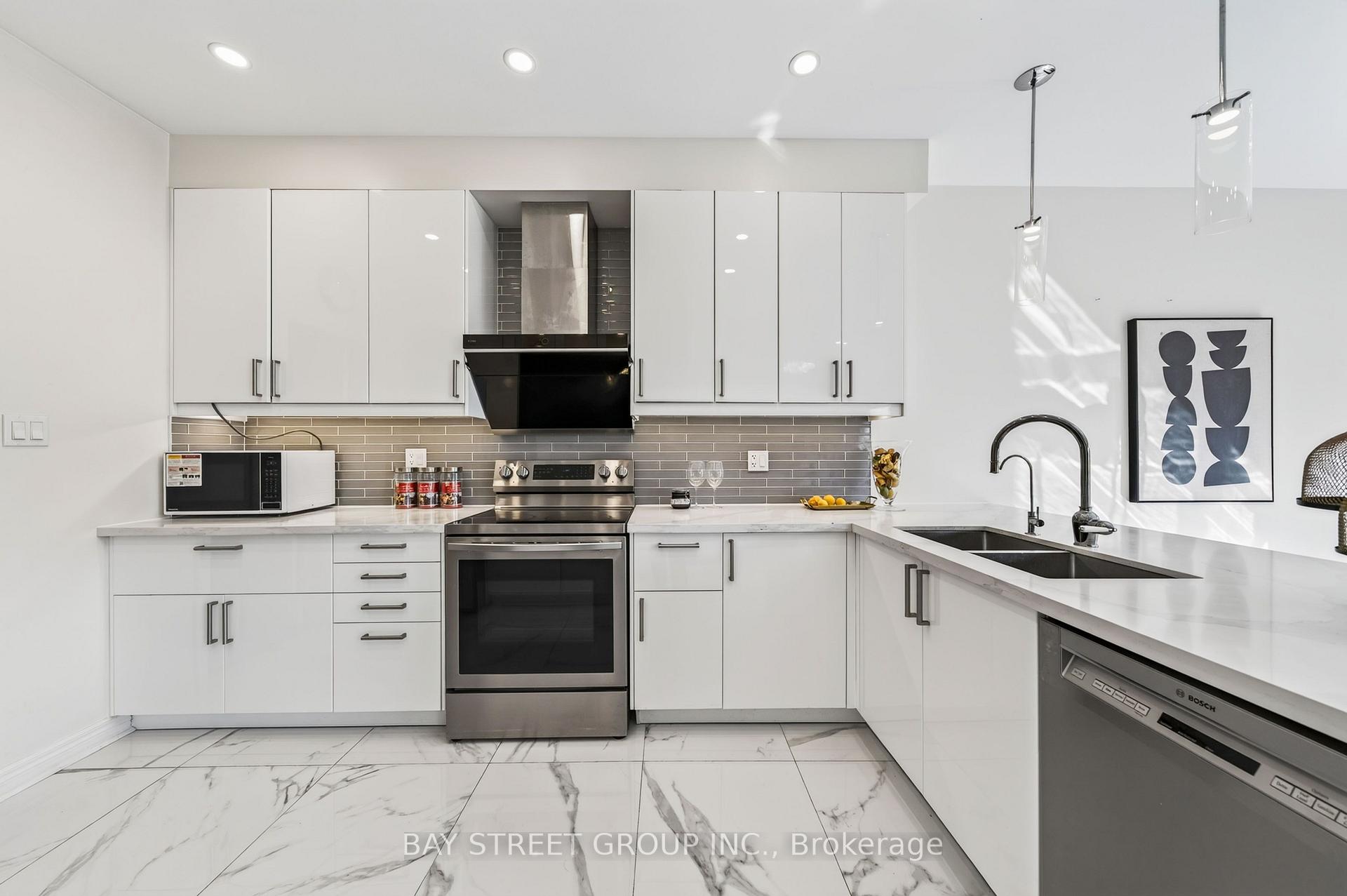 Photo 25 of 37 Rembrandt Drive, Markham, Village Green-South Unionville — HOMEH