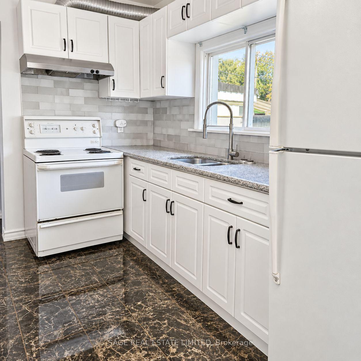 Photo 11 of 45 Turnberry Avenue, Toronto, Weston-Pellam Park — HOMEH