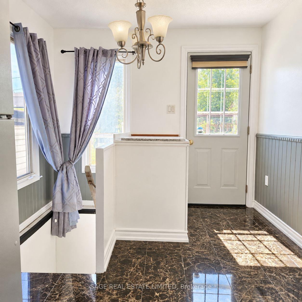 Photo 12 of 45 Turnberry Avenue, Toronto, Weston-Pellam Park — HOMEH