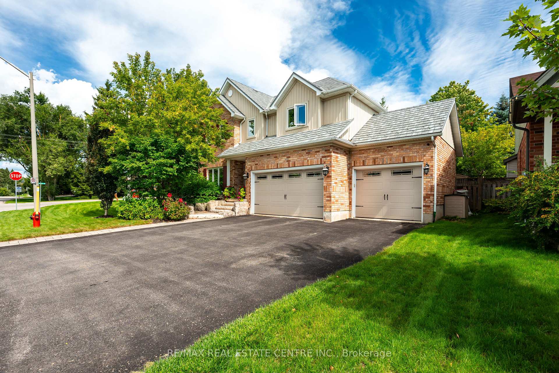 Photo 2 of 119 Oak Ridge Drive, Orangeville — HOMEH