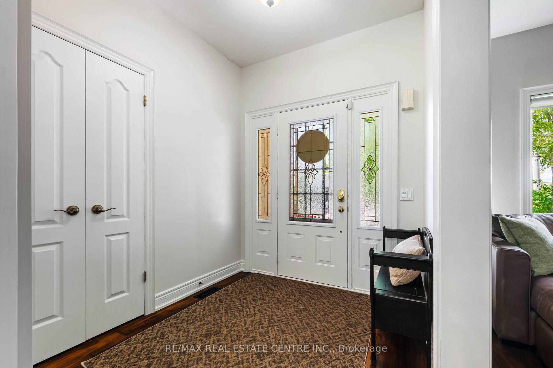Photo 4 of 119 Oak Ridge Drive, Orangeville — HOMEH