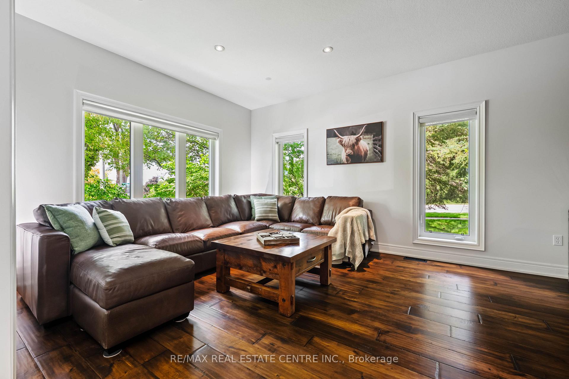 Photo 5 of 119 Oak Ridge Drive, Orangeville — HOMEH