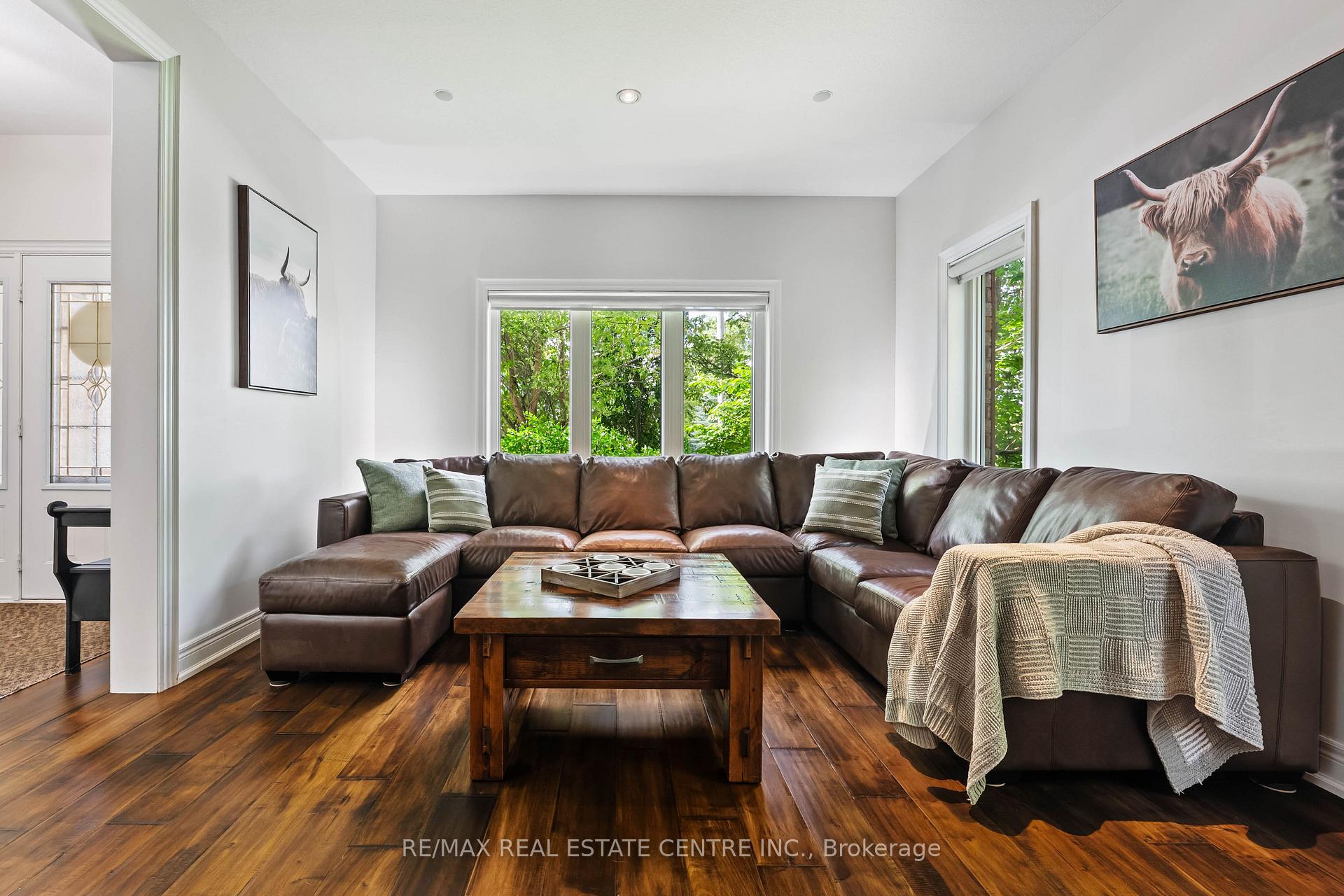 Photo 6 of 119 Oak Ridge Drive, Orangeville — HOMEH