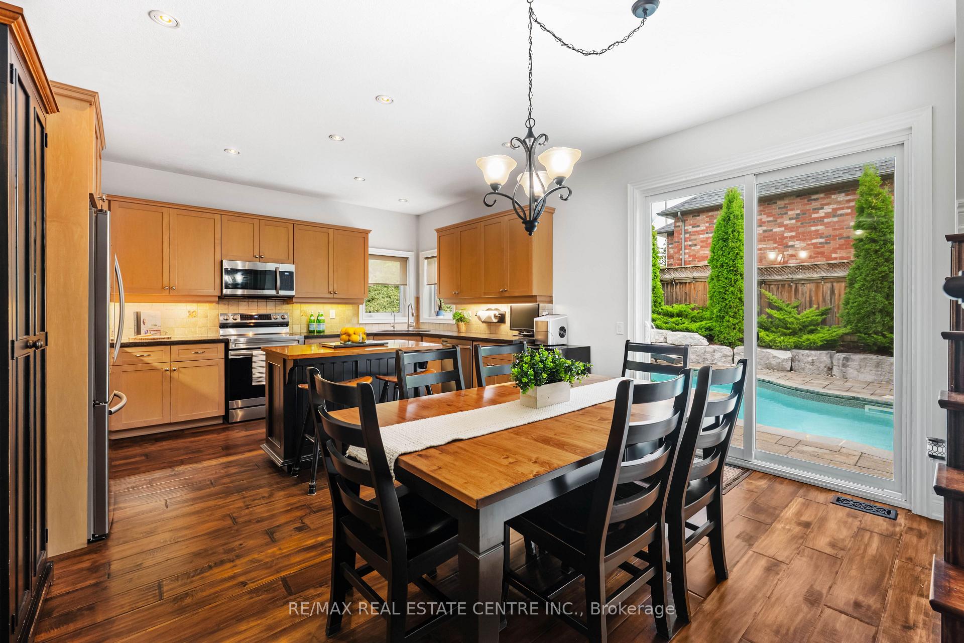 Photo 11 of 119 Oak Ridge Drive, Orangeville — HOMEH