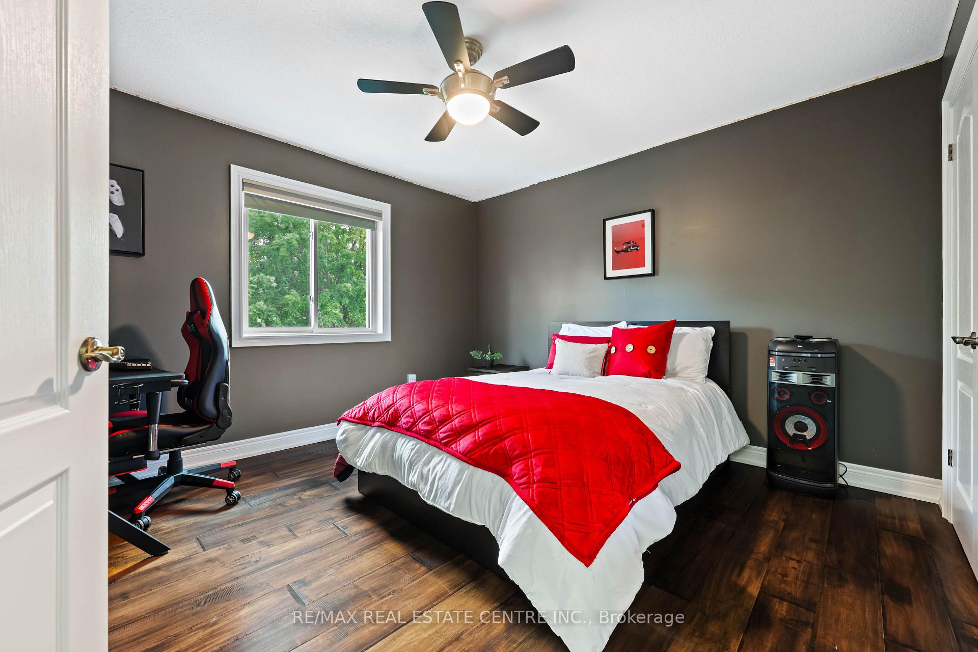 Photo 19 of 119 Oak Ridge Drive, Orangeville — HOMEH