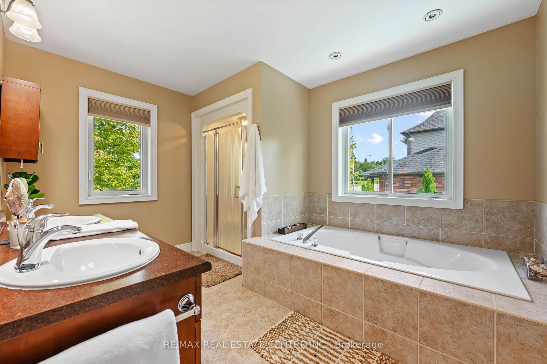 Photo 33 of 119 Oak Ridge Drive, Orangeville — HOMEH