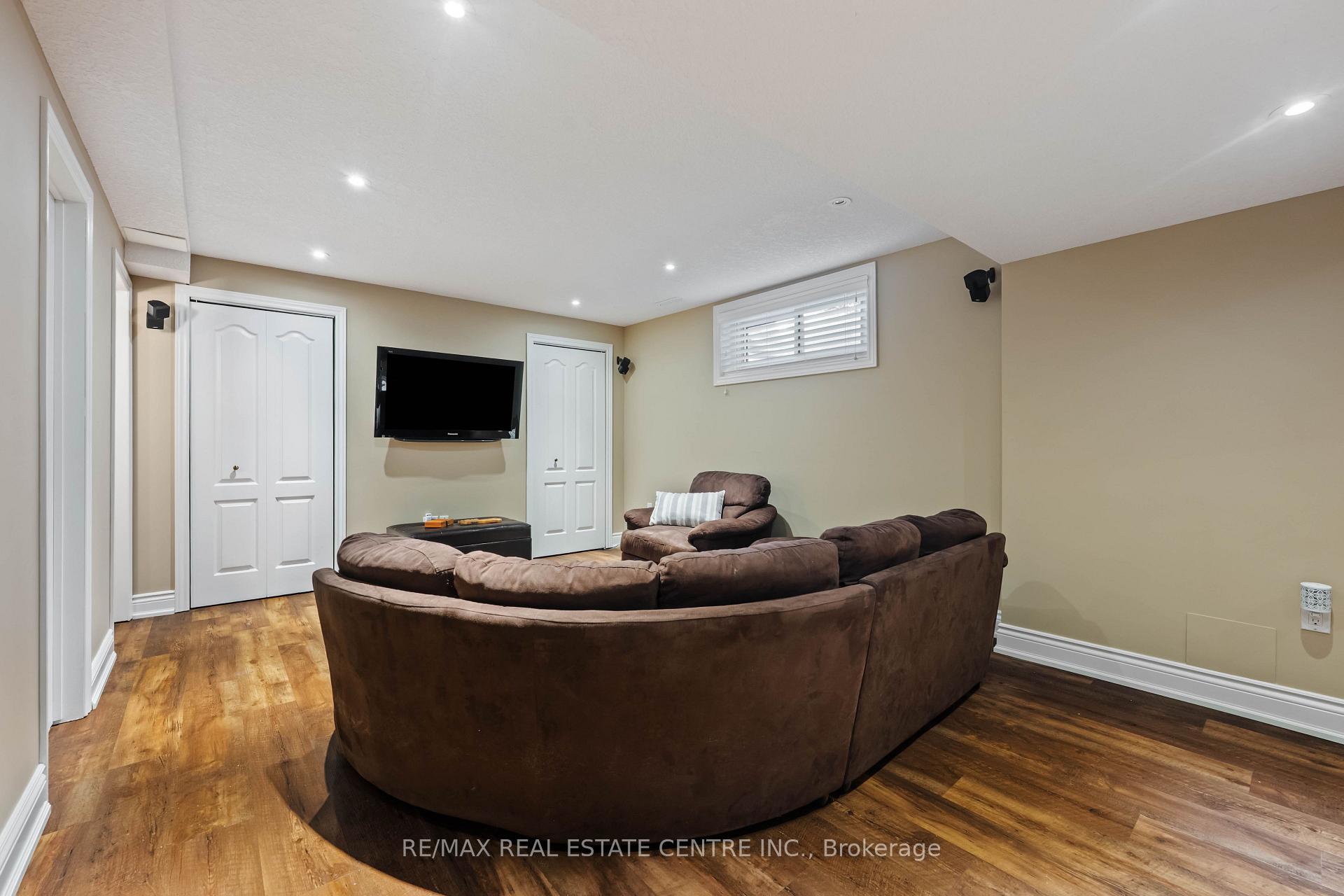Photo 37 of 119 Oak Ridge Drive, Orangeville — HOMEH