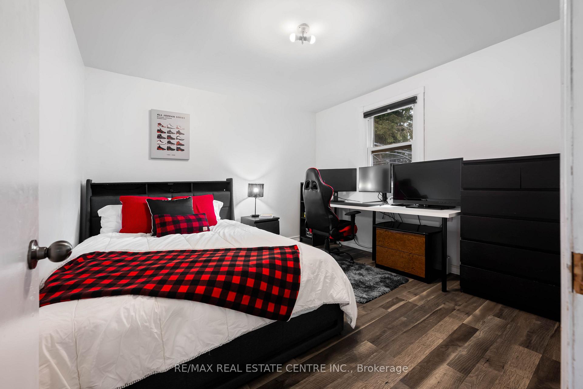 Photo 21 of 23 Third Street, Orangeville — HOMEH