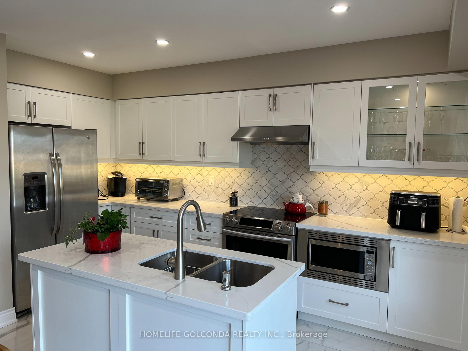 Photo 11 of 5 Bridlepath Street E, Richmond Hill, Rouge Woods — HOMEH