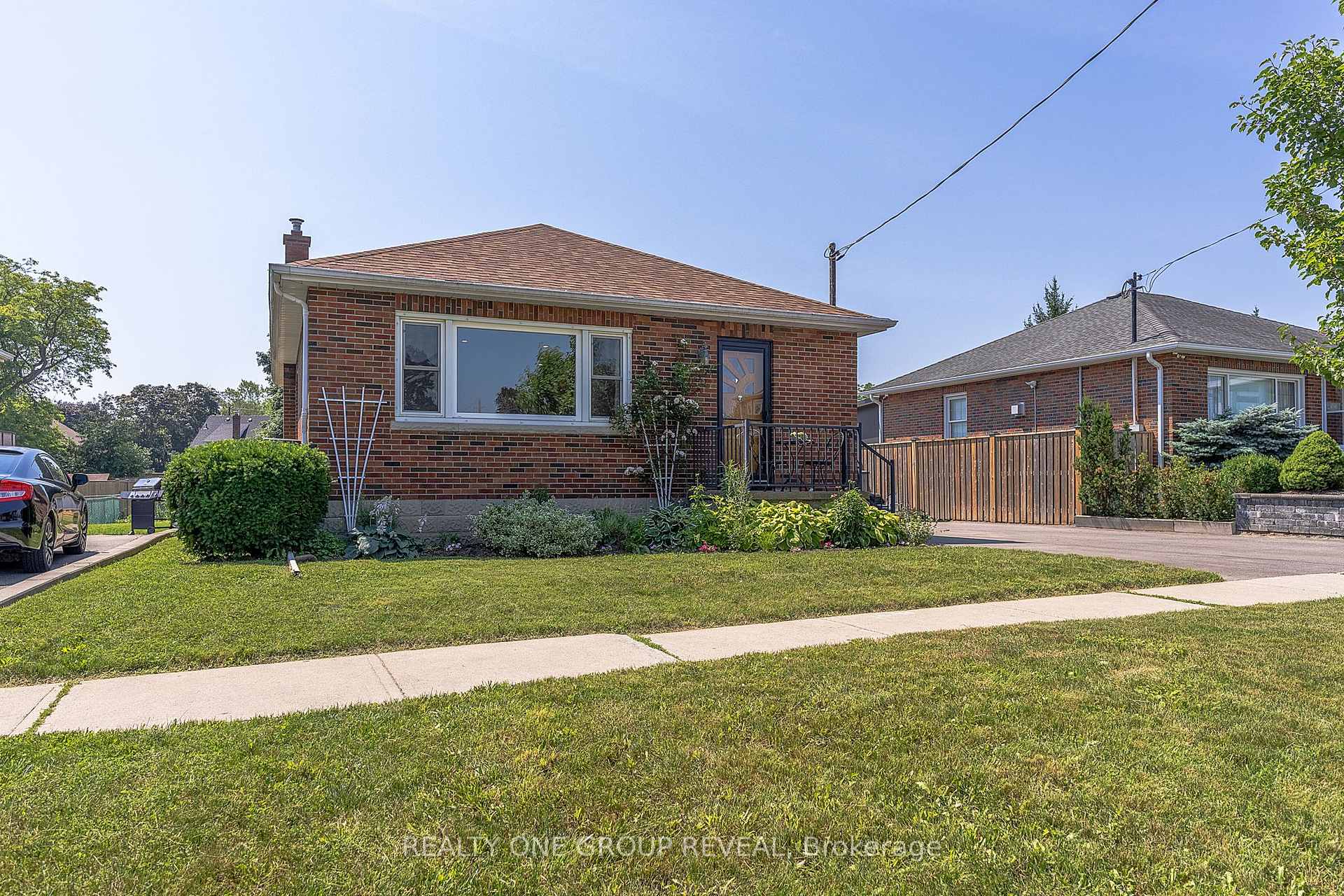 Photo 2 of 37 Prince Street, Clarington, Bowmanville — HOMEH