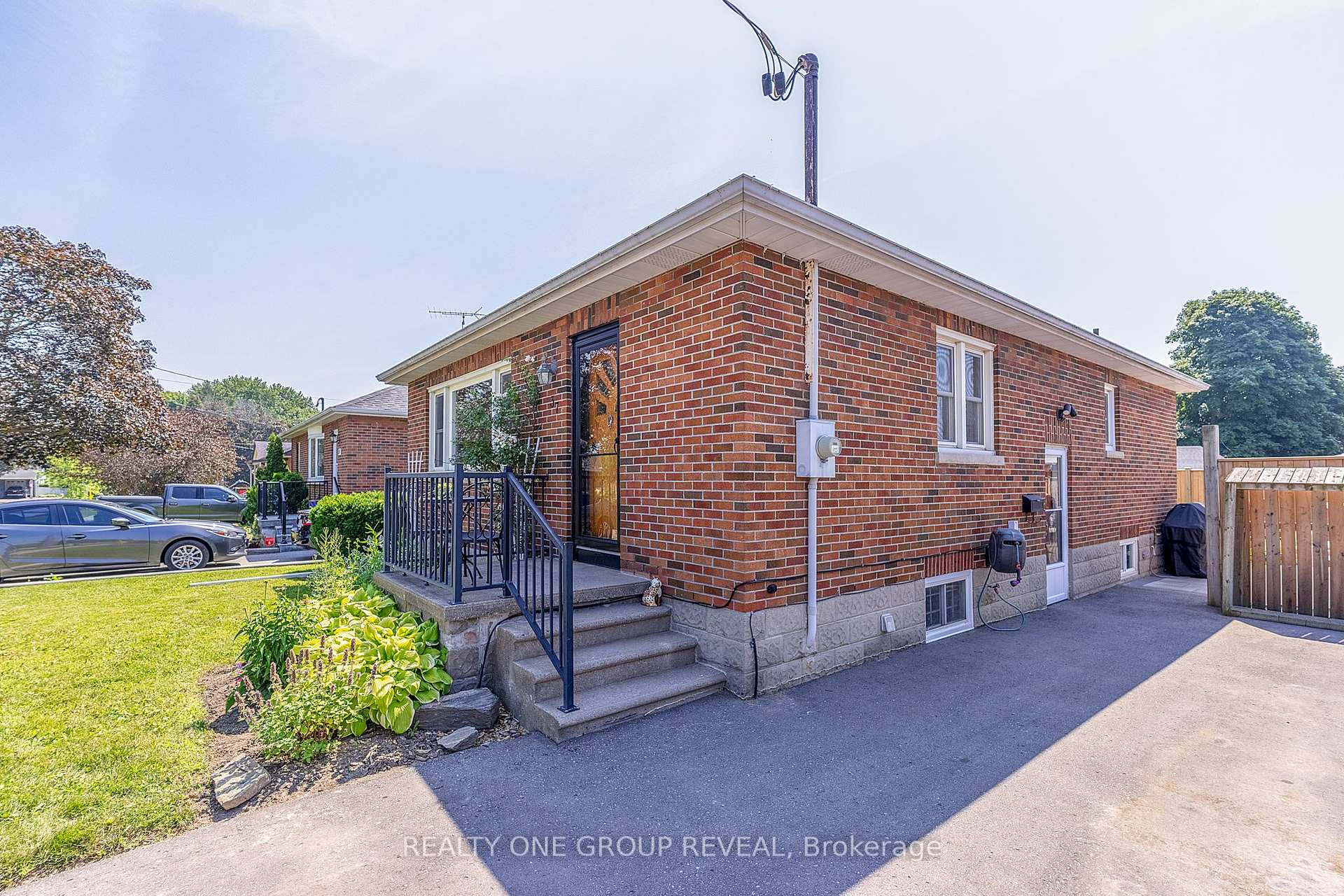 Photo 3 of 37 Prince Street, Clarington, Bowmanville — HOMEH