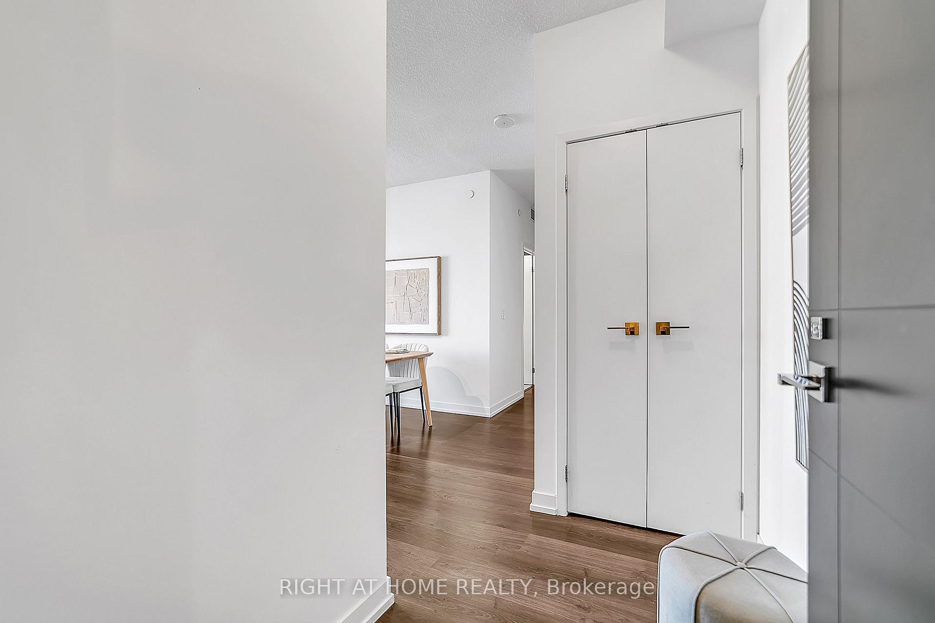 Photo 6 of Unit # 916, 98 Lillian Street, Toronto, Mount Pleasant West — HOMEH