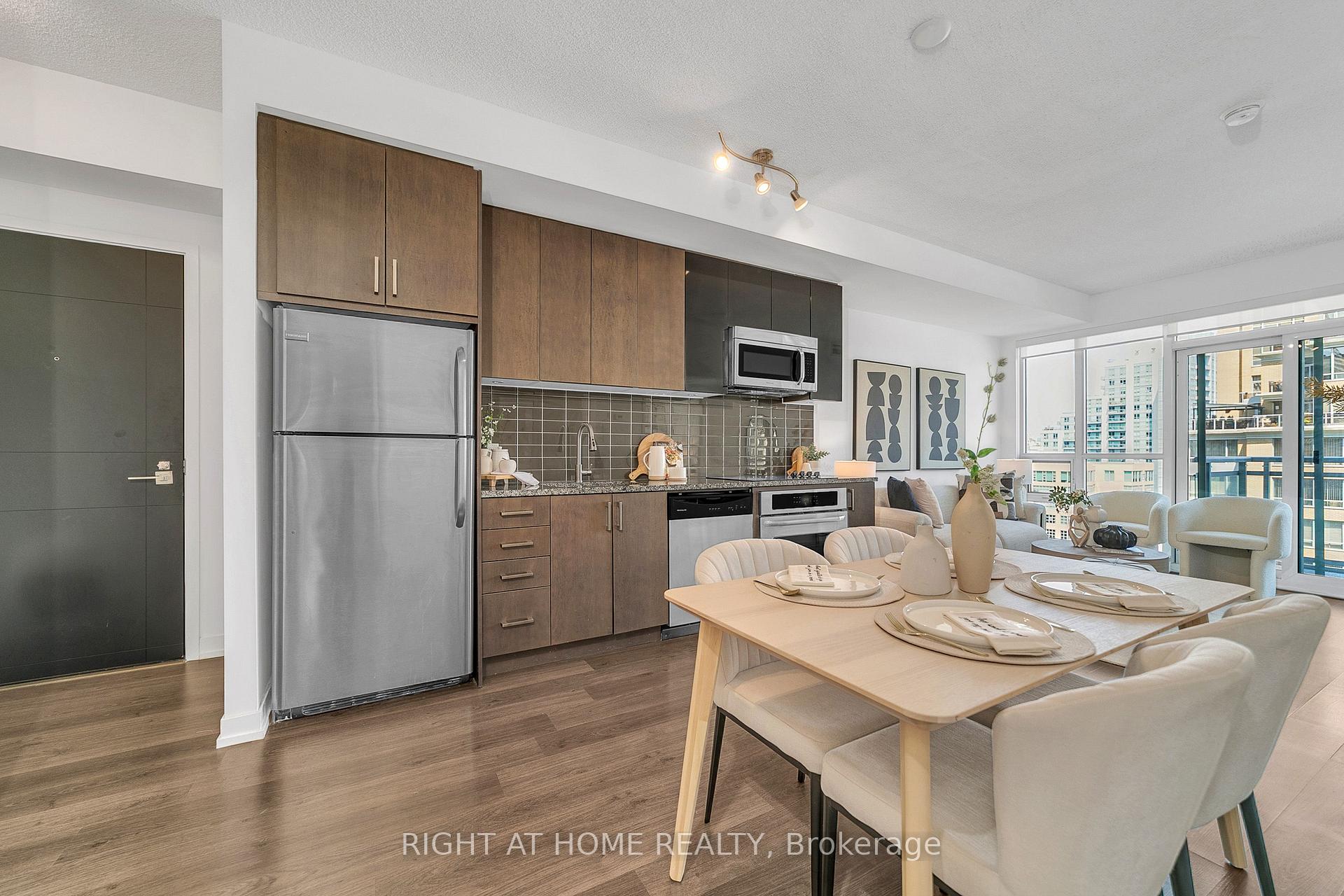 Photo 8 of Unit # 916, 98 Lillian Street, Toronto, Mount Pleasant West — HOMEH