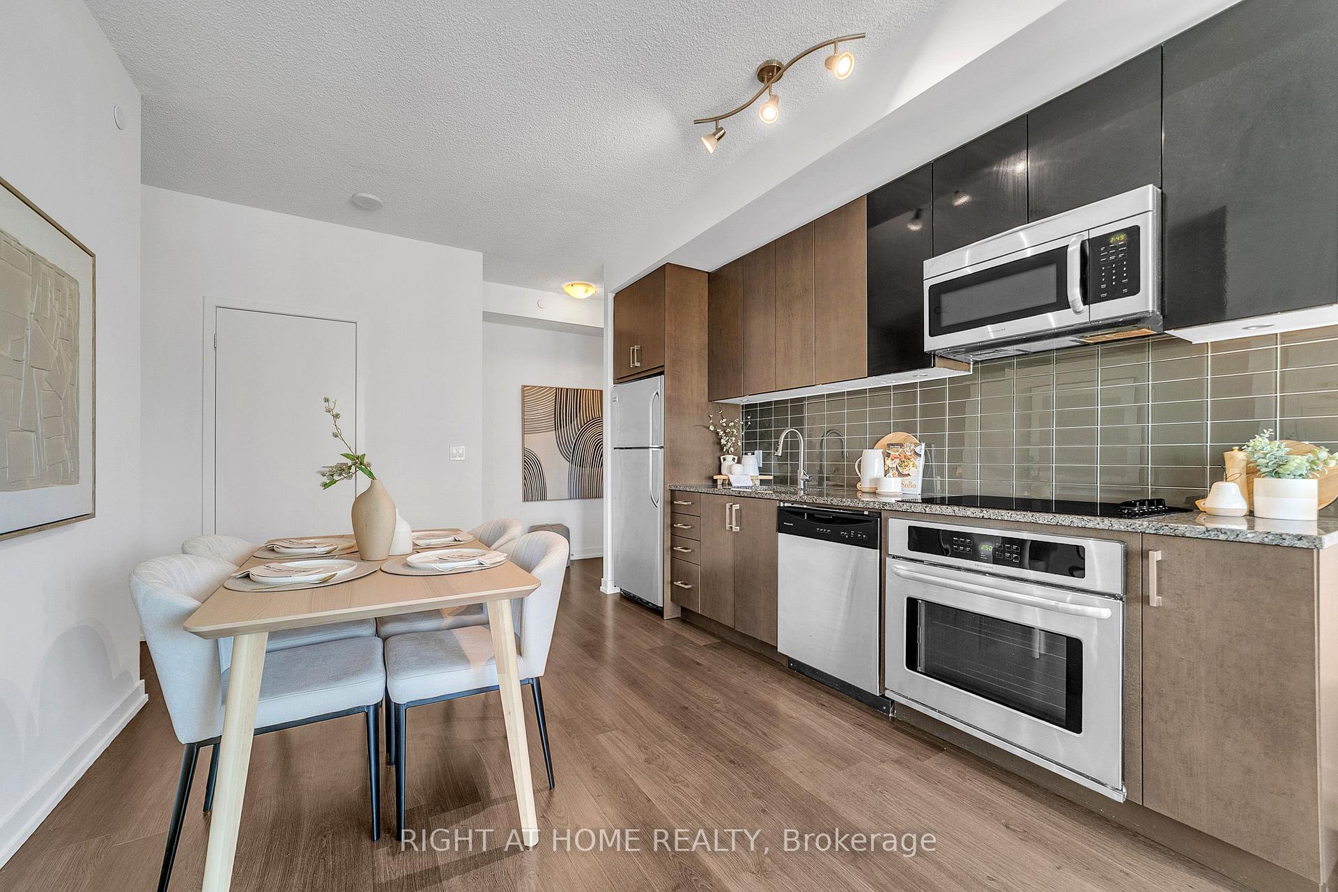 Photo 13 of Unit # 916, 98 Lillian Street, Toronto, Mount Pleasant West — HOMEH