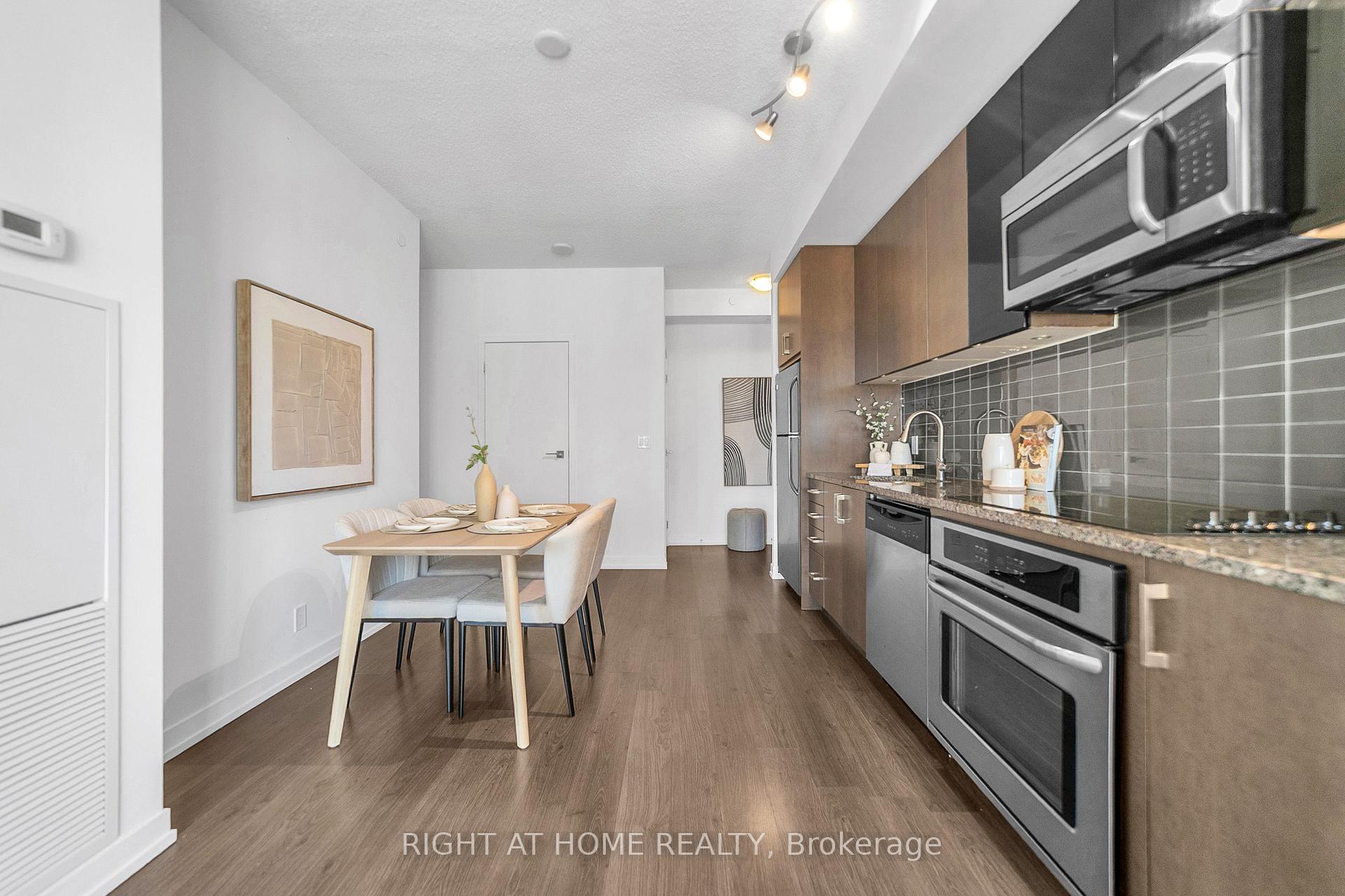 Photo 14 of Unit # 916, 98 Lillian Street, Toronto, Mount Pleasant West — HOMEH