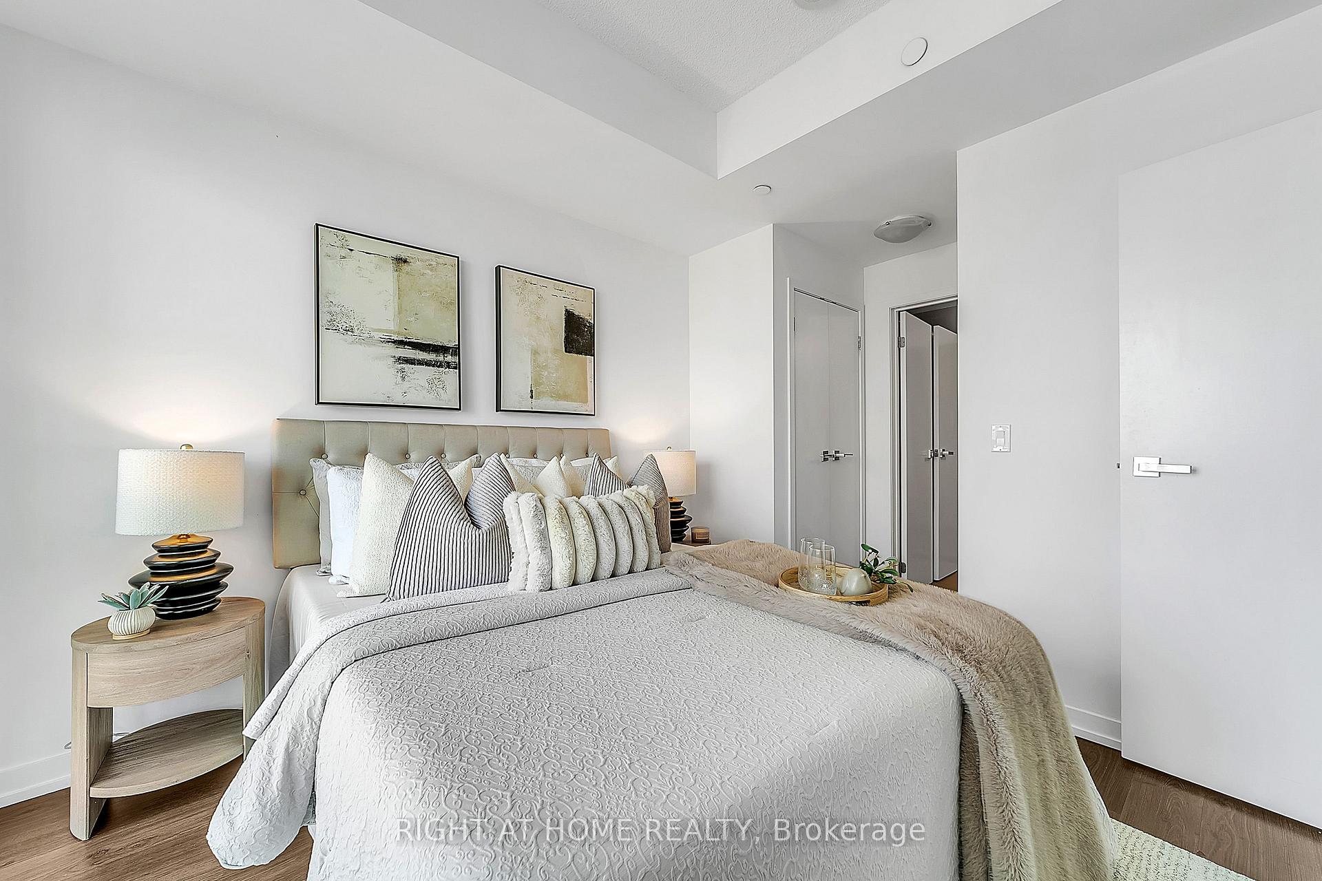 Photo 17 of Unit # 916, 98 Lillian Street, Toronto, Mount Pleasant West — HOMEH