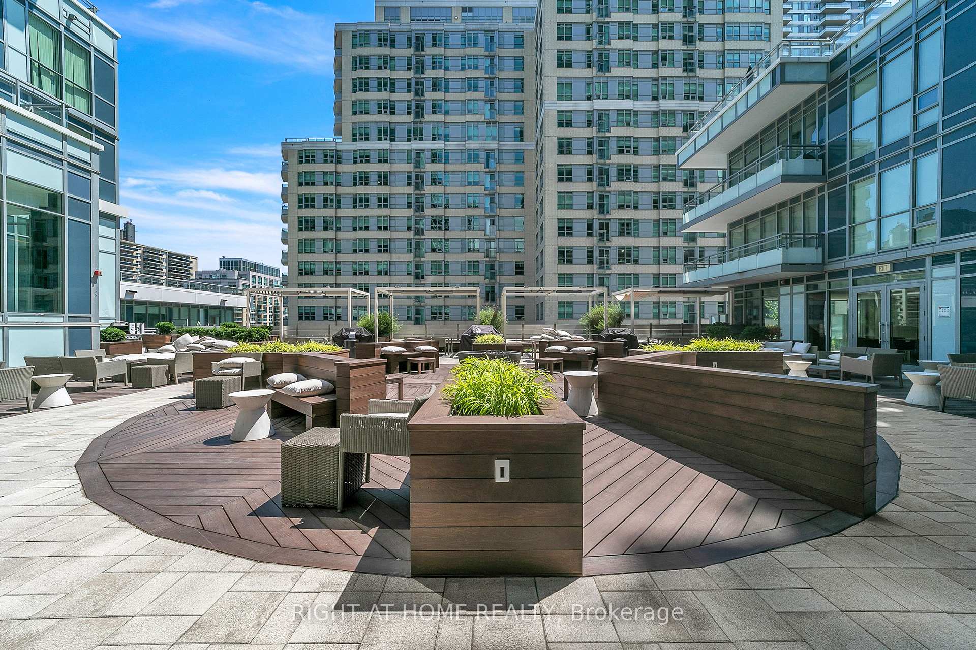 Photo 32 of Unit # 916, 98 Lillian Street, Toronto, Mount Pleasant West — HOMEH