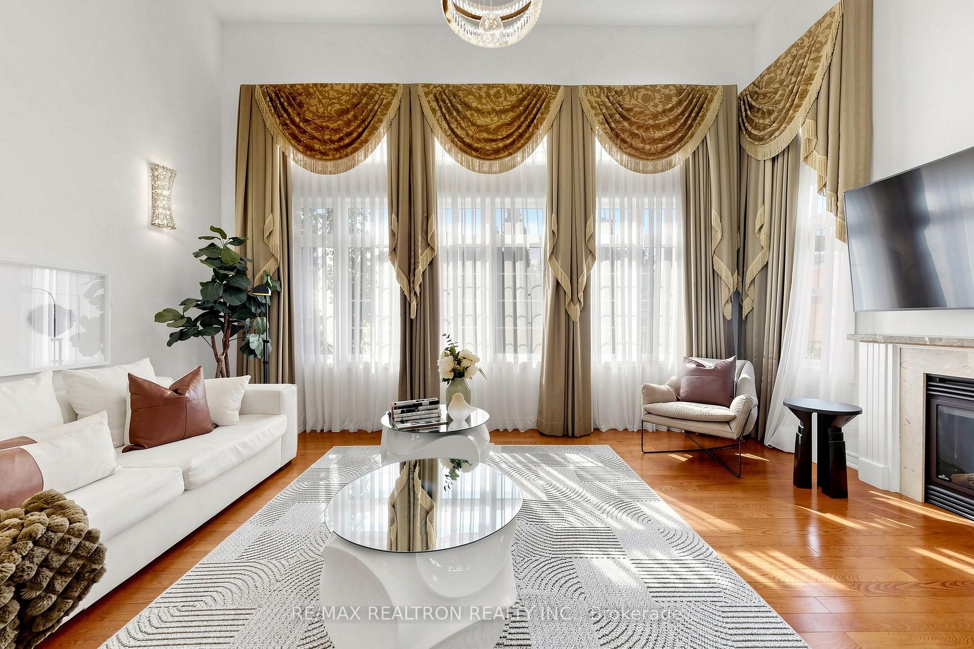 Photo 10 of 184 Ivy Glen Drive, Vaughan, Patterson — HOMEH