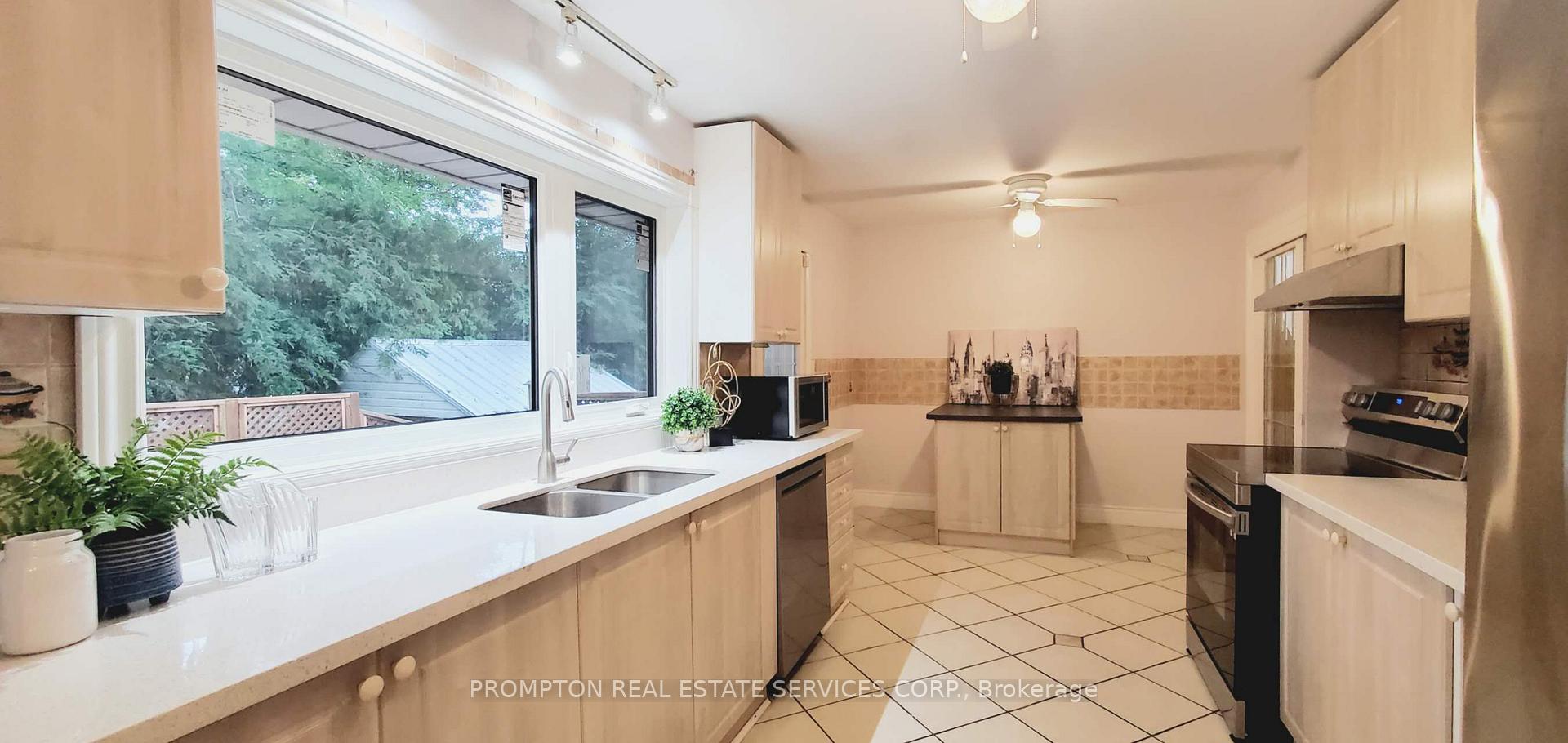Photo 5 of 163 Woodside Drive, St. Catharines, Glendale/Glenridge — HOMEH